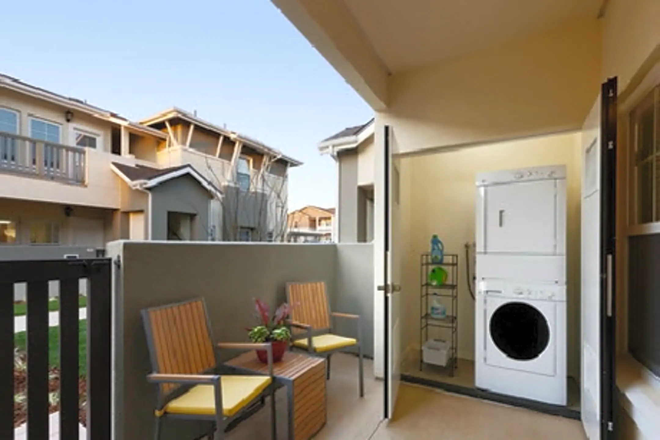 Ralston Courtyards Apartments 5525 Ralston St Ventura, CA