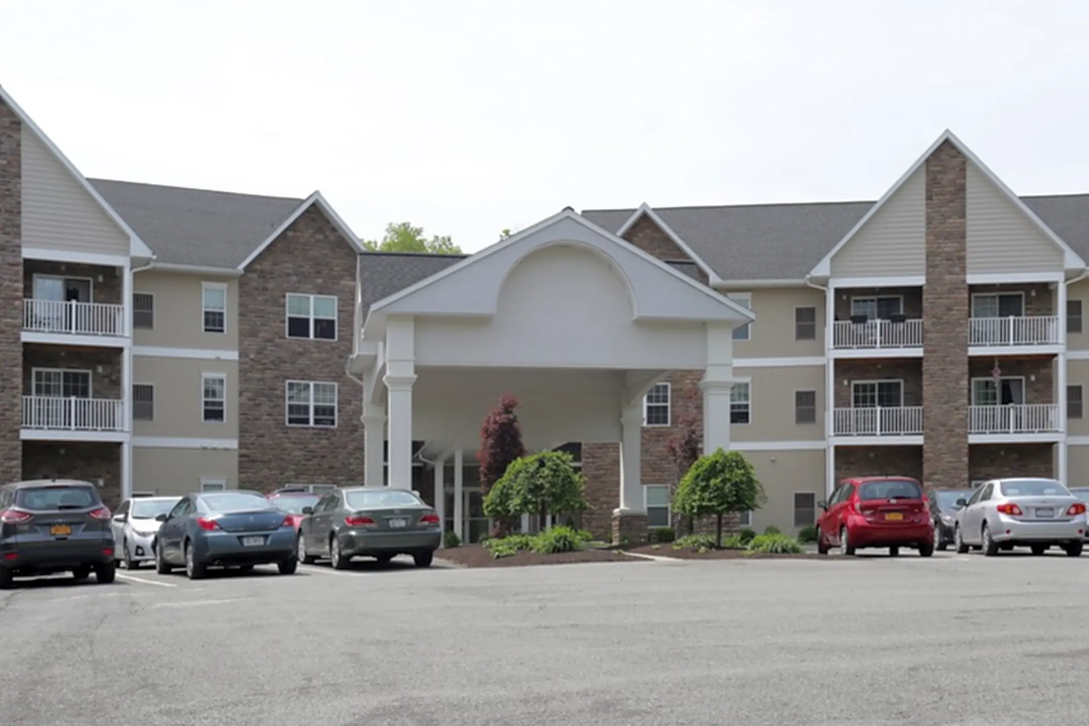 Falcon Trace Senior Apartments Halfmoon, NY 12065
