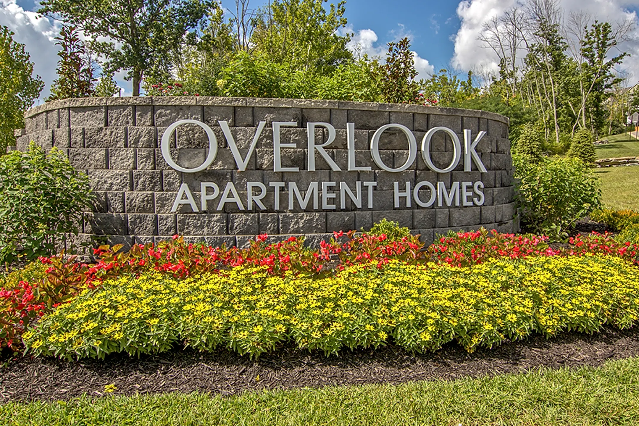 Overlook Apartment Homes 3000 Stoneybrook Lane Elsmere, KY