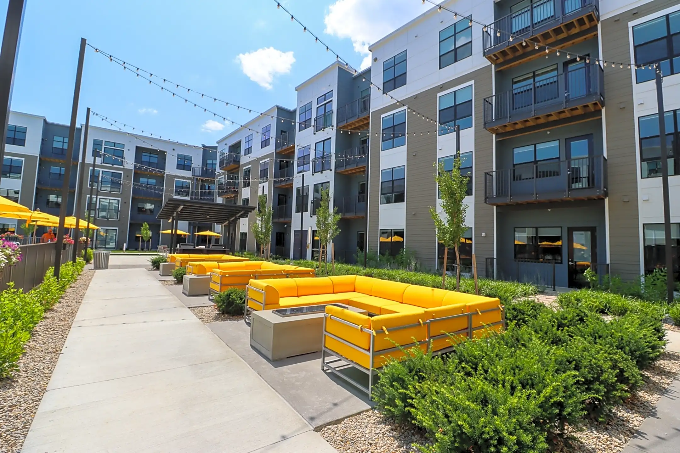 The Pointe at Polaris 8900 Lyra Dr. Columbus, OH Apartments for