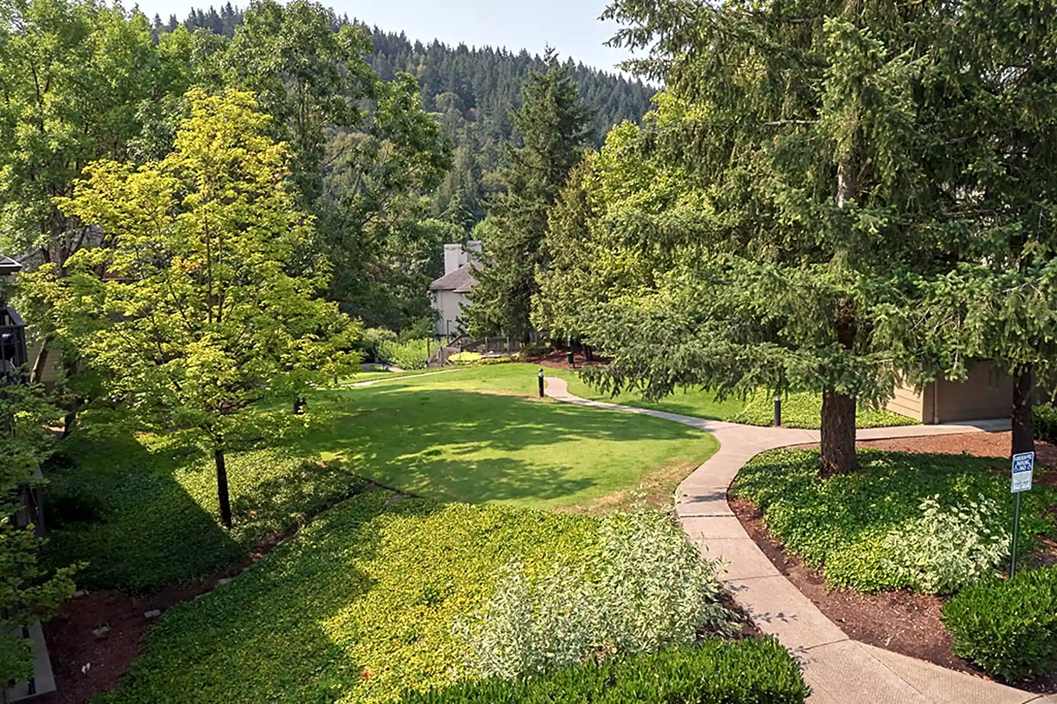 Creekside Apartments 10764 SE Sunnyside Rd Clackamas, OR Apartments