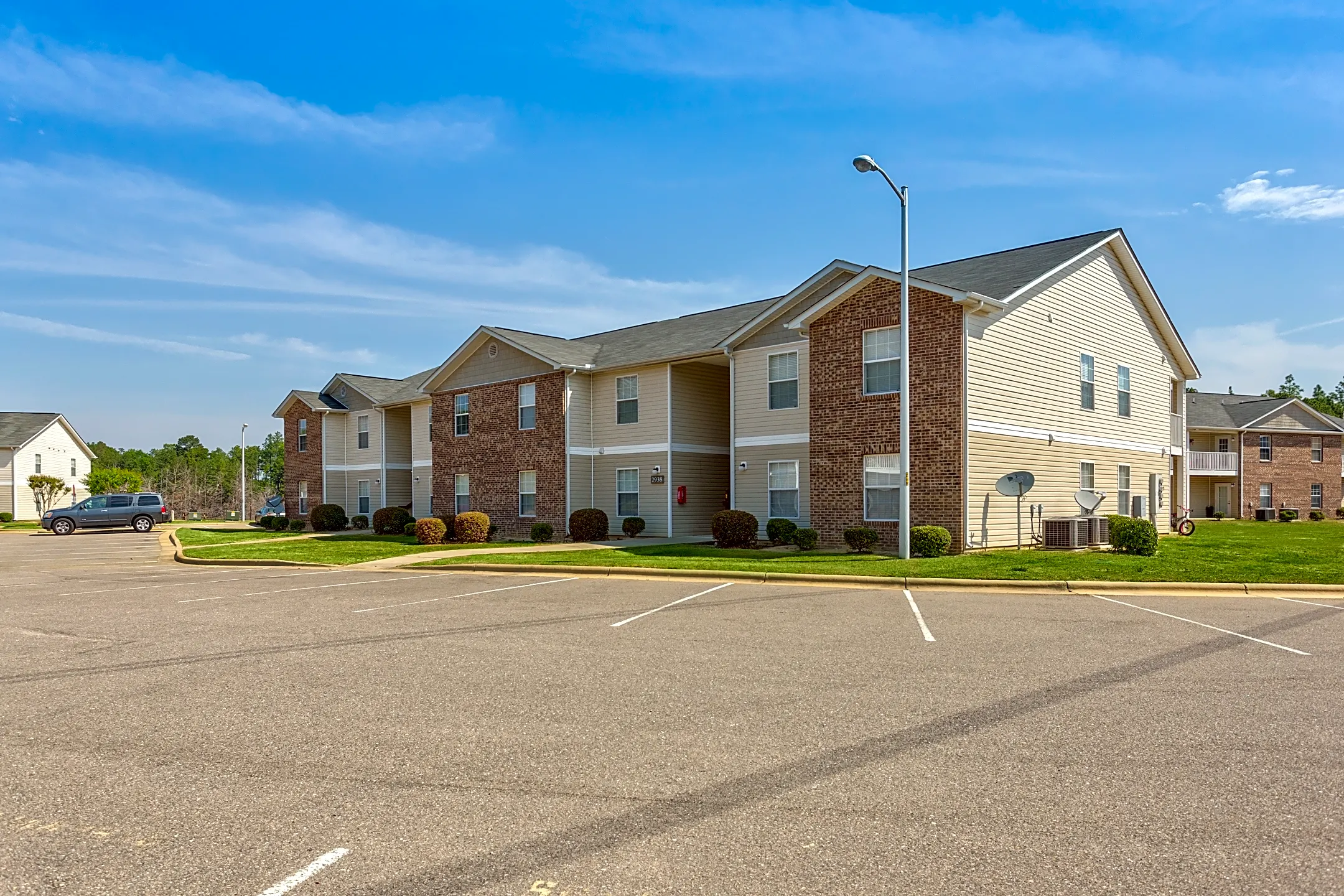 Britt Lake Apartments - Fayetteville, NC 28304