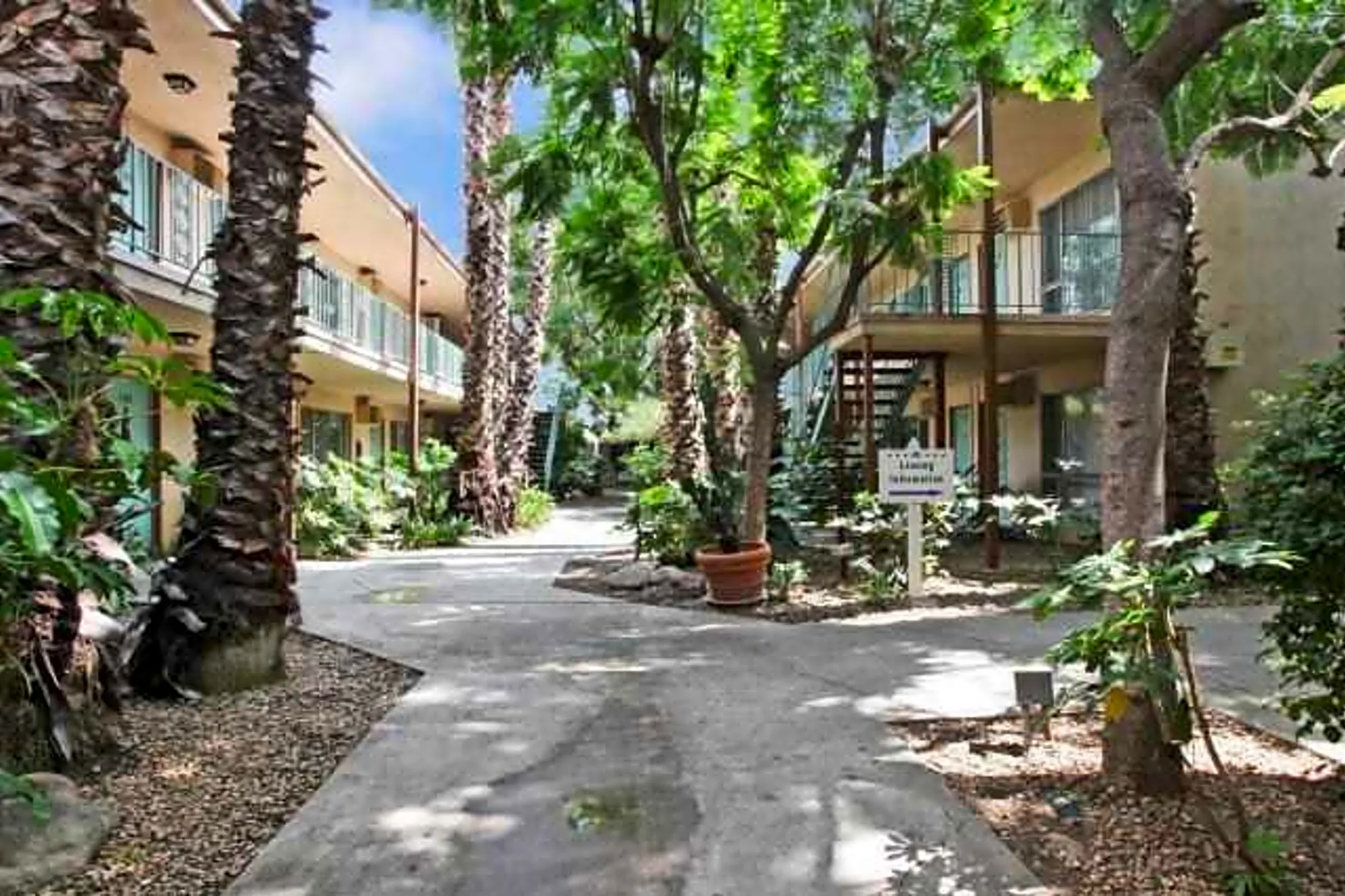Villa Santa Fe Apartments - West Covina, CA