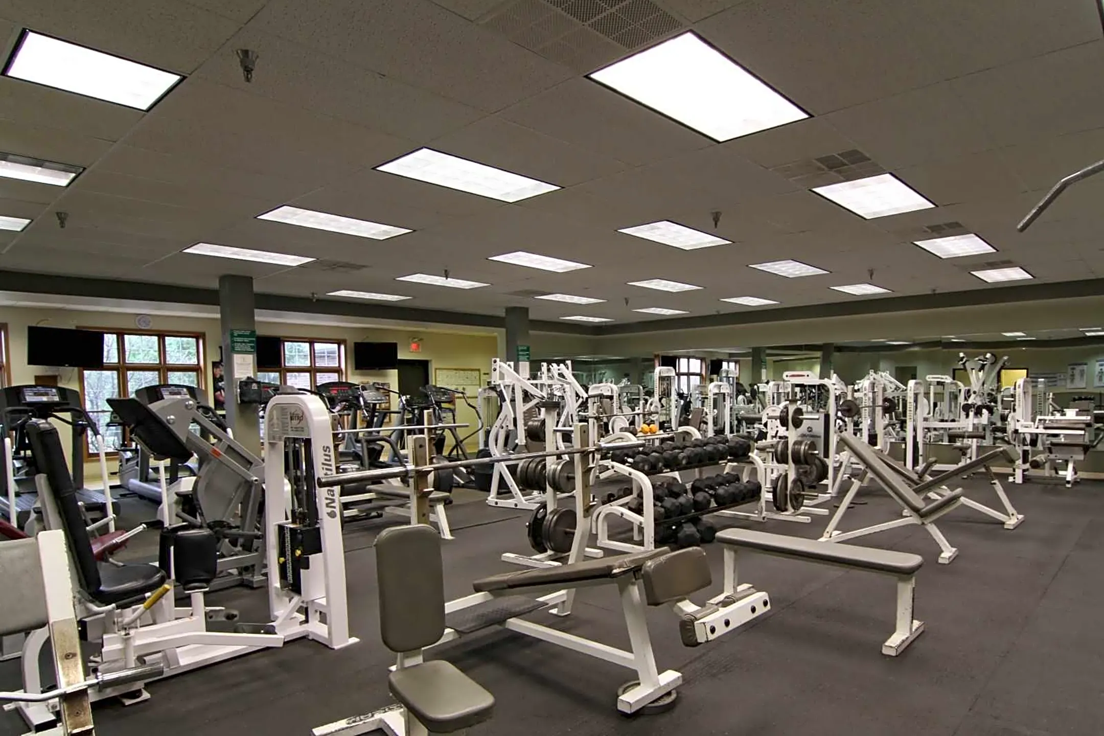 Fitness Weight Room - Prairie View Apartments - Woodstock, IL