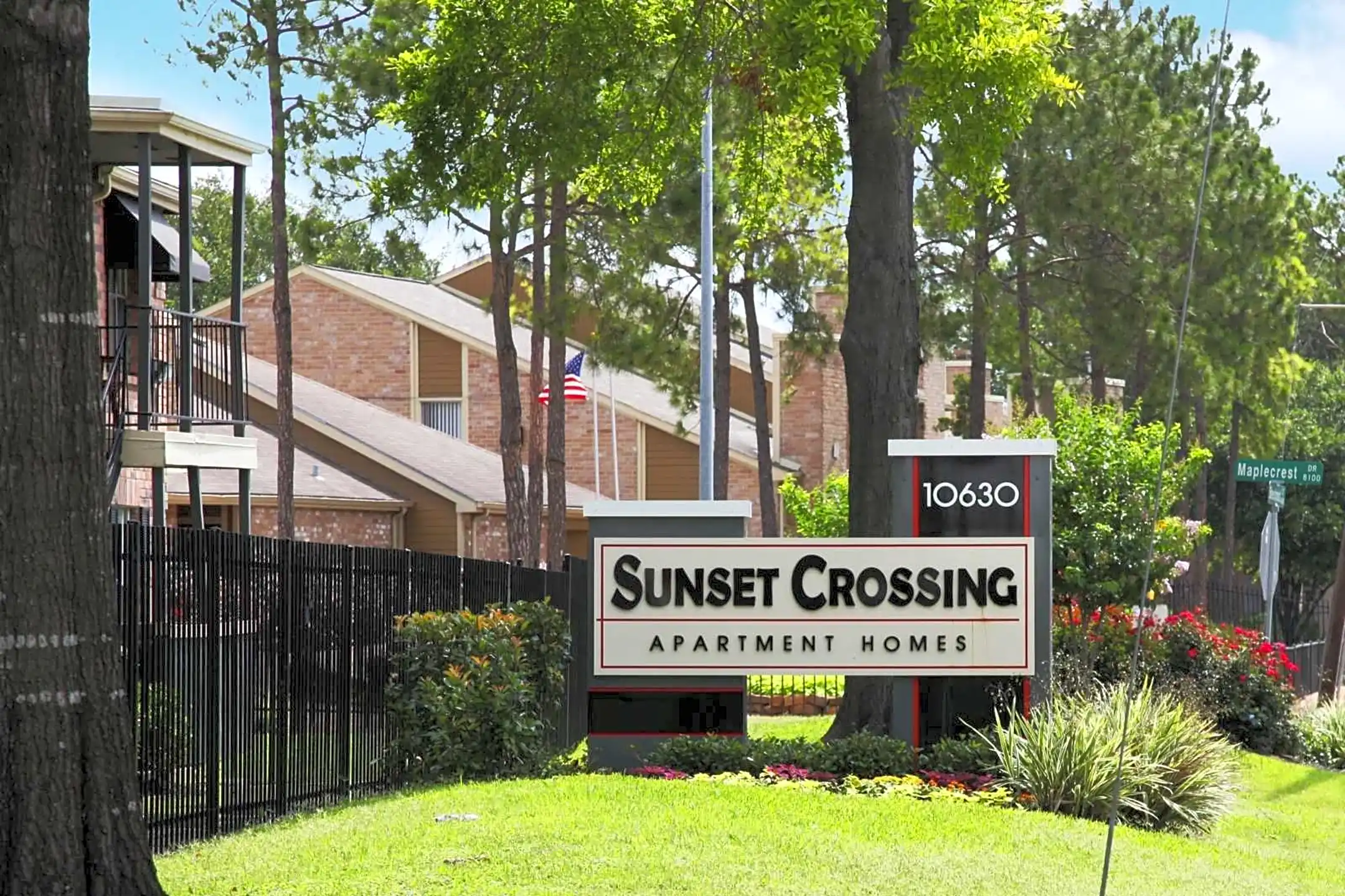 Sunset Crossing - 10630 Beechnut St | Houston, TX Apartments for Rent