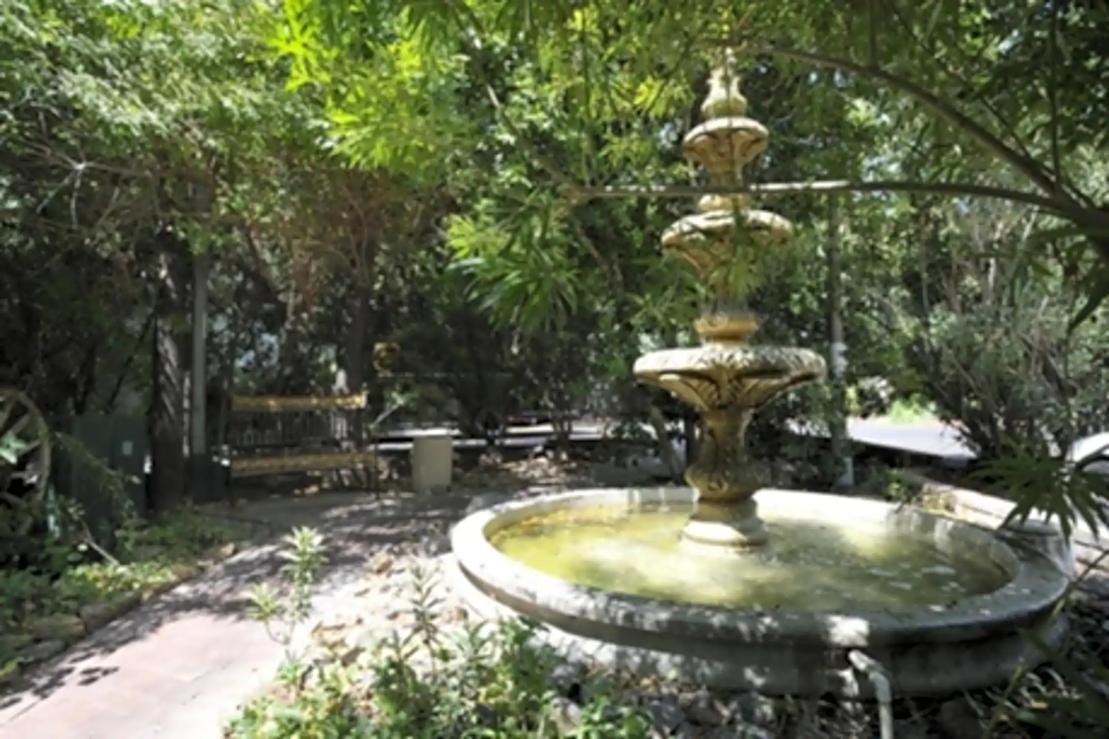 Fountains in the Green 3019 N 14th St Phoenix, AZ Apartments for