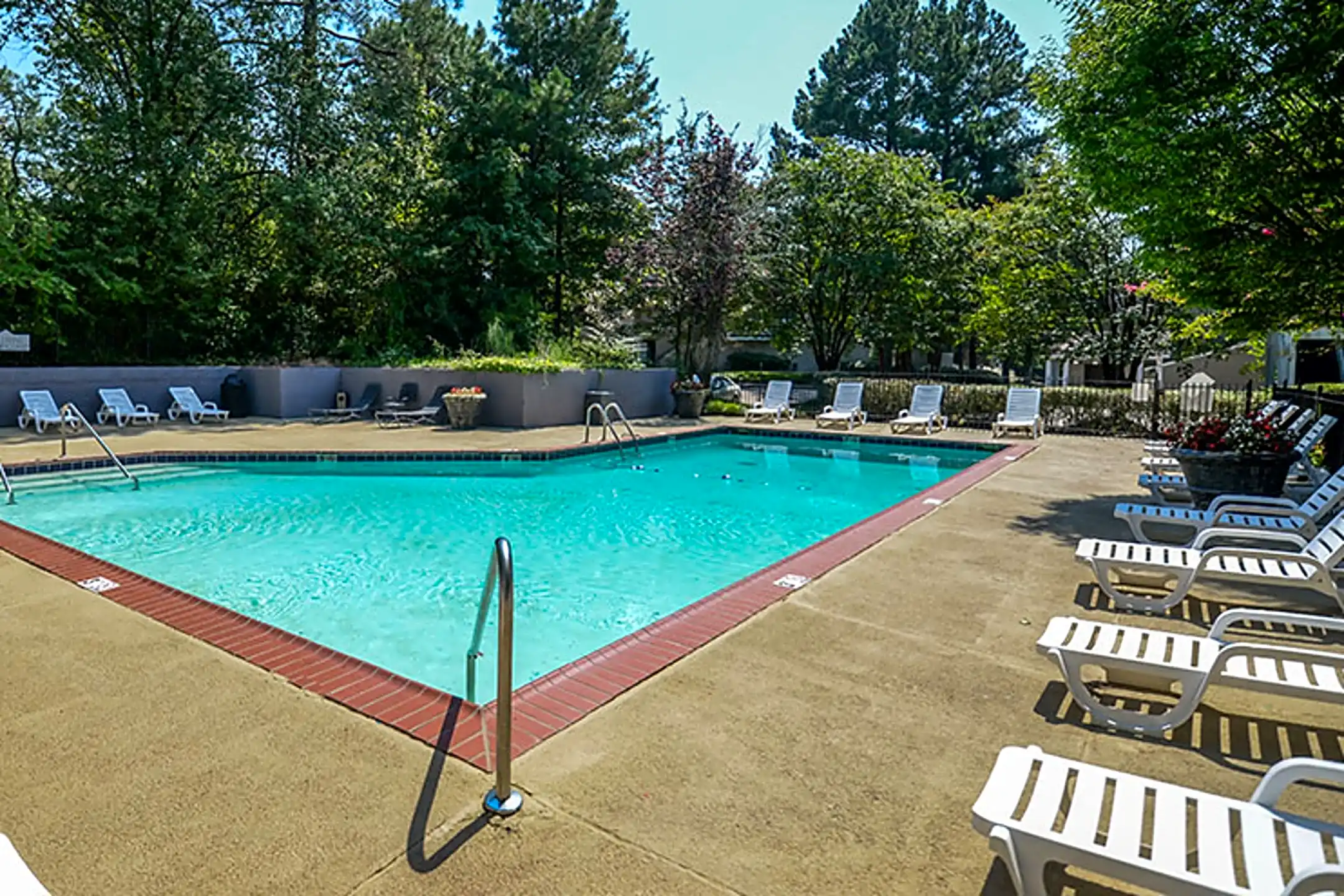 Legacy on Lynnfield 5900 Cedar Forrest Dr Memphis, TN Apartments