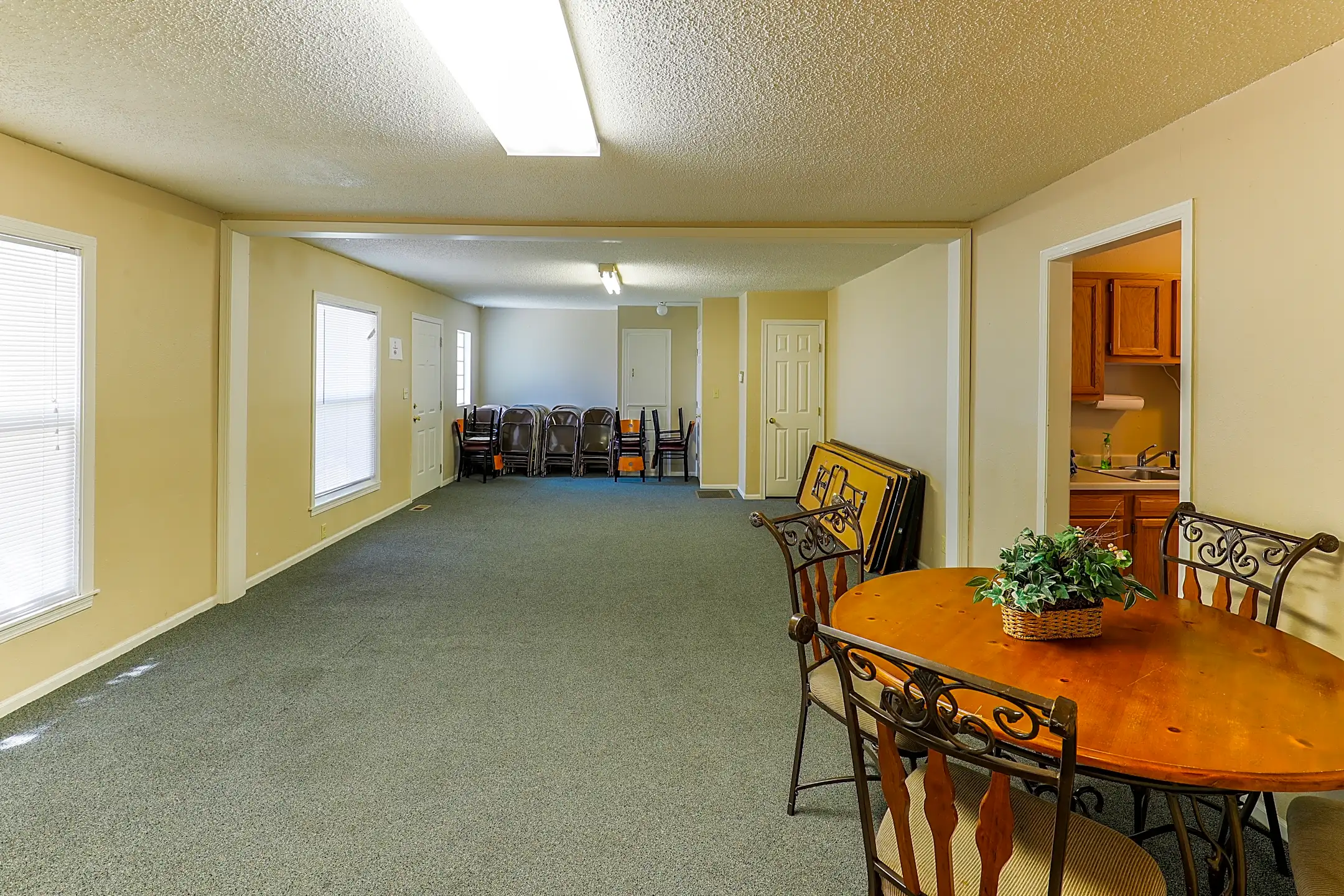 Parklane Apartments 5123 E Lincoln St Wichita, KS Apartments for