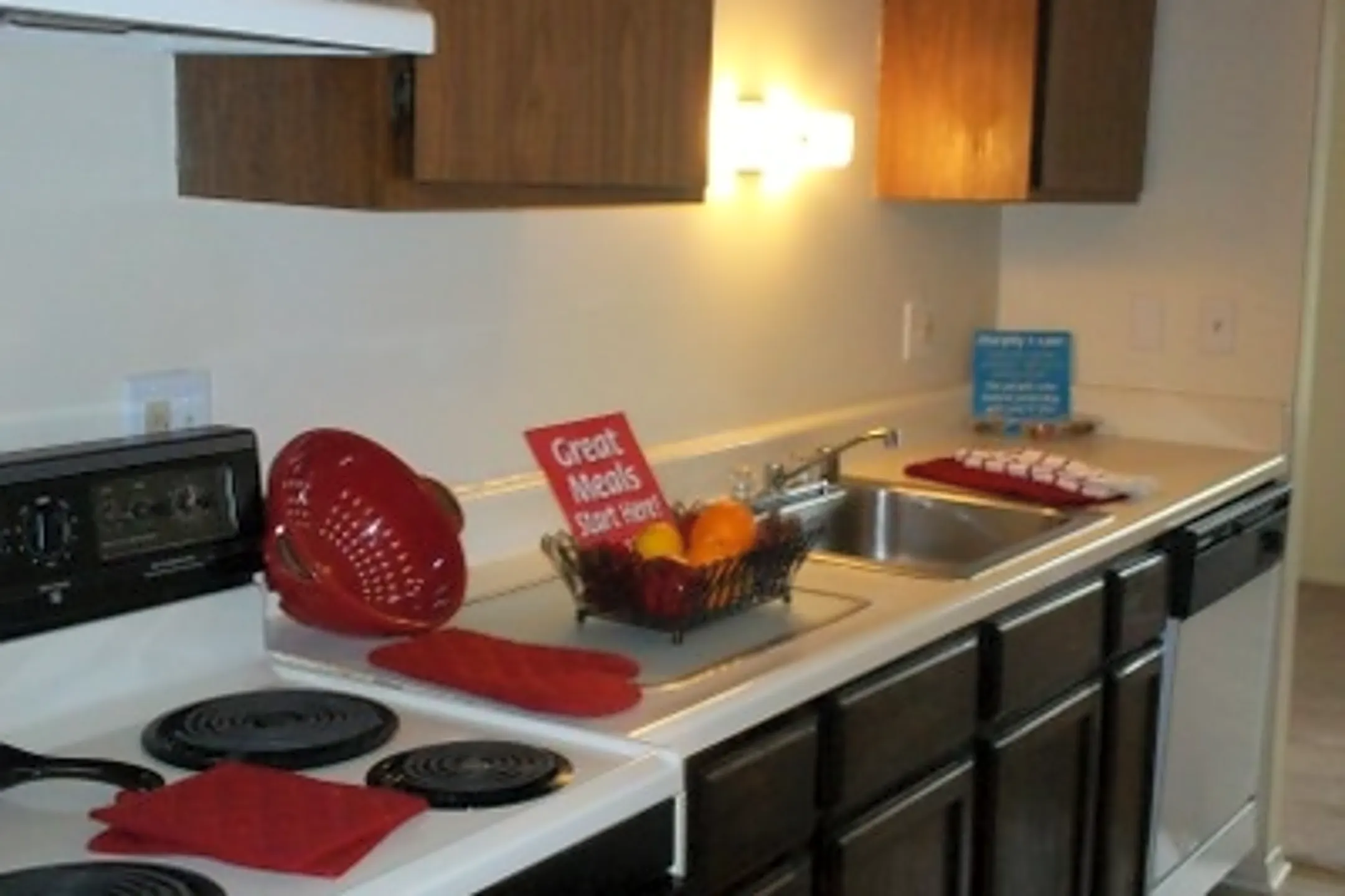 Wakefield Apartments 29090 Tiffany Dr E Southfield, MI Apartments