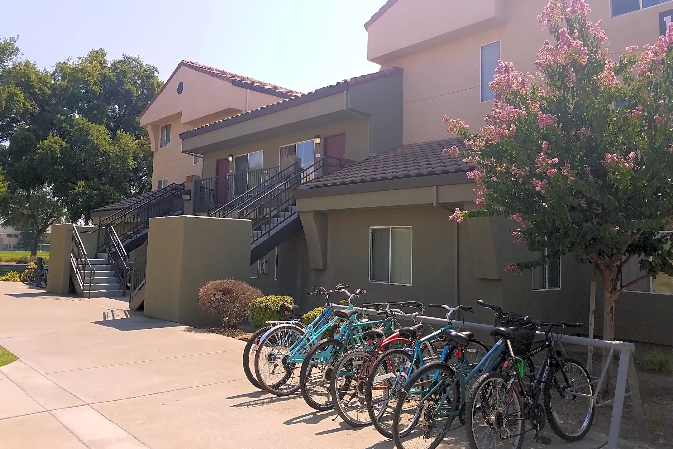 the-colleges-at-la-rue-164-la-rue-rd-davis-ca-apartments-for-rent