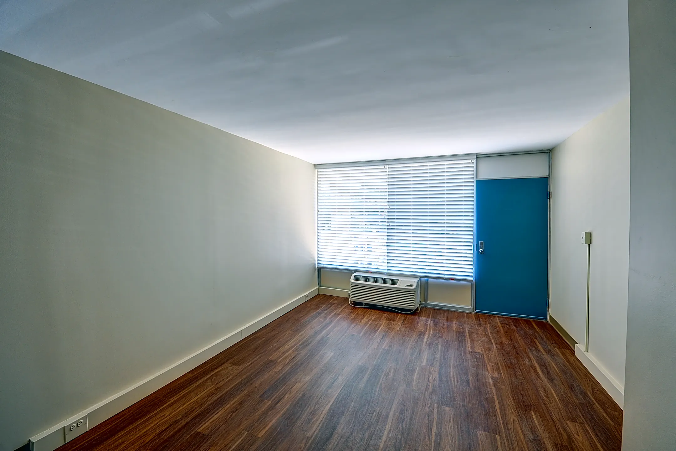 The Flats of Williamsburg 614 York ST Williamsburg, VA Apartments