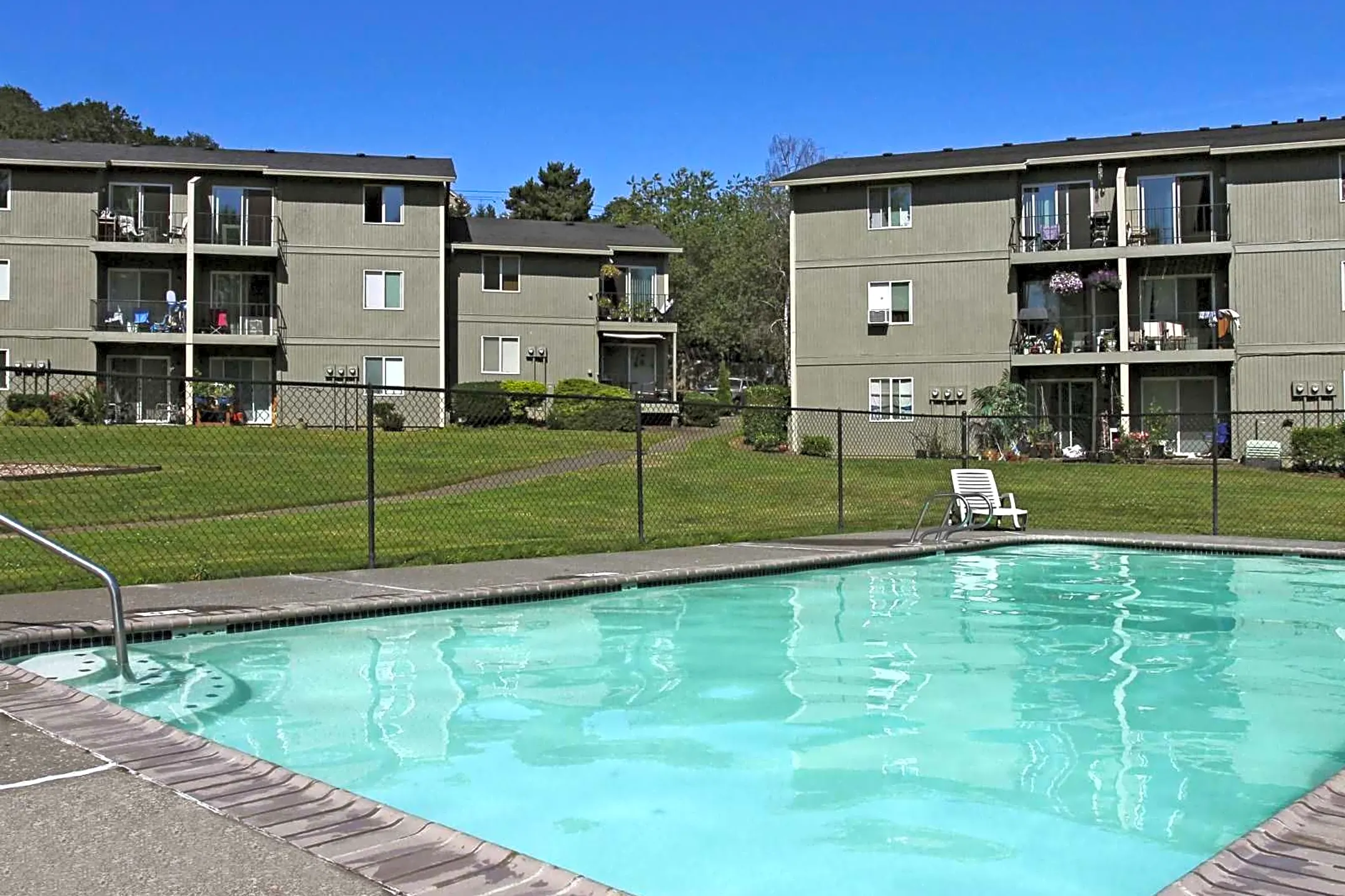 Pool - Willamette Terrace Apartments - West Linn, OR