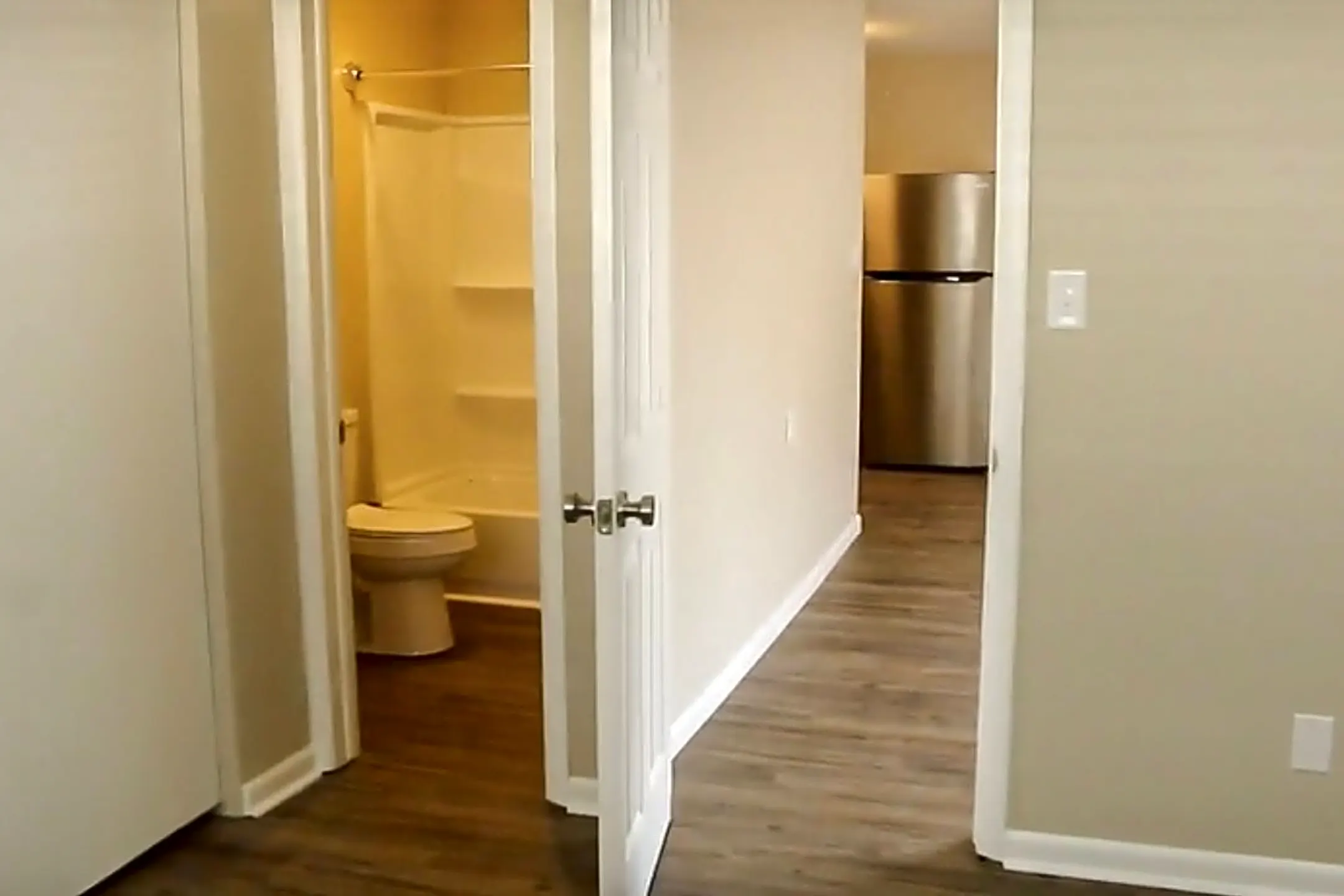 Newly Remodeled 1 Bedroom Apartments 1201 West Allen St Bloomington