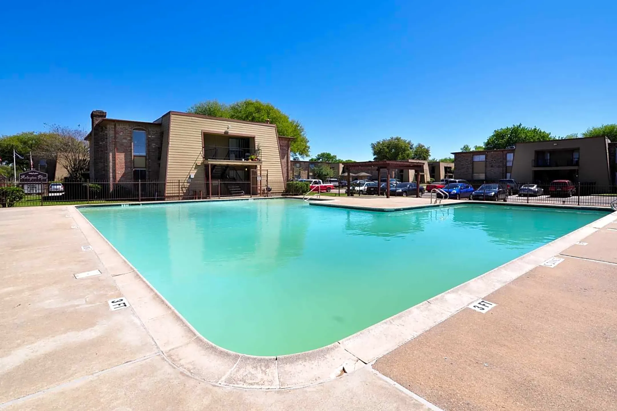 Pool - Arlington Place - Houston, TX