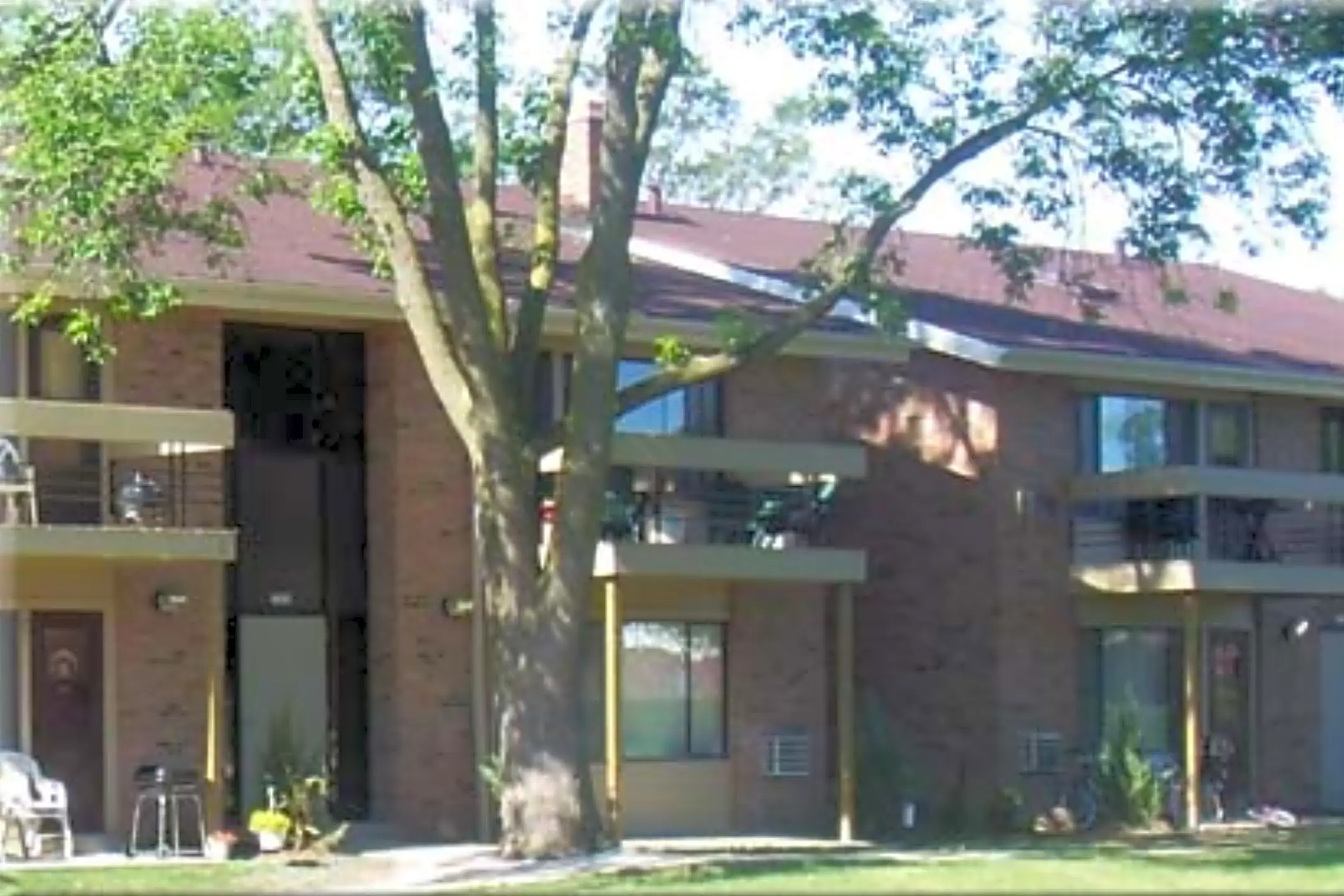 Parkview Apartments 5174 N Lovers Lane Rd Milwaukee, WI for Rent