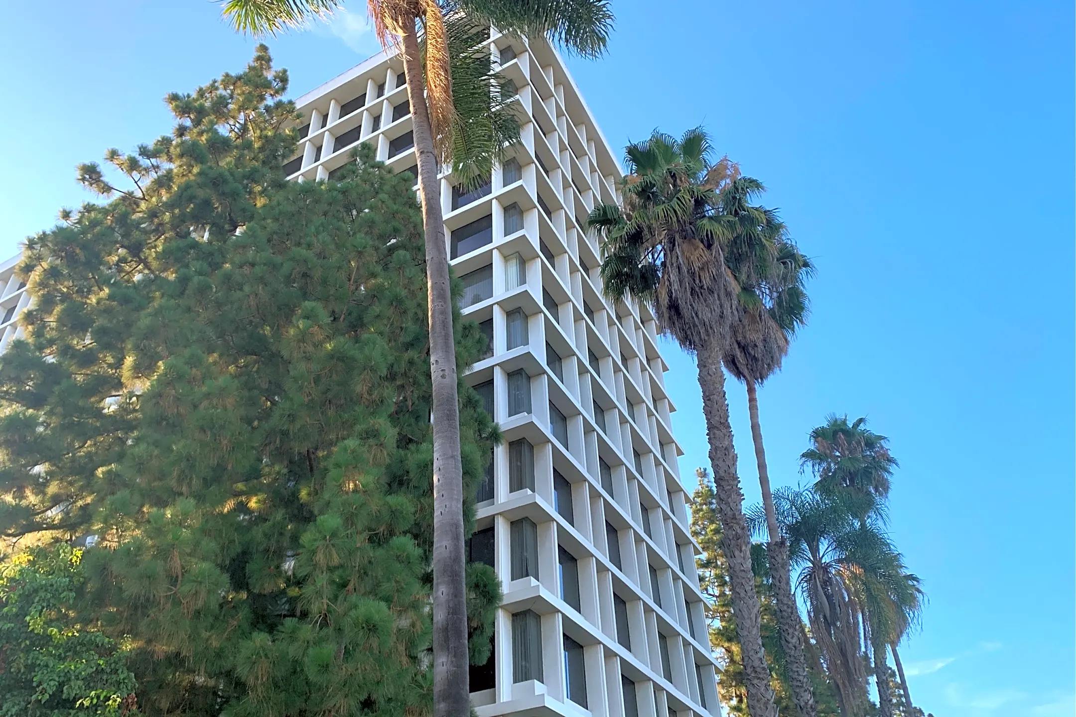 Bixby Knolls Towers 3737 Atlantic Ave Long Beach, CA Apartments for