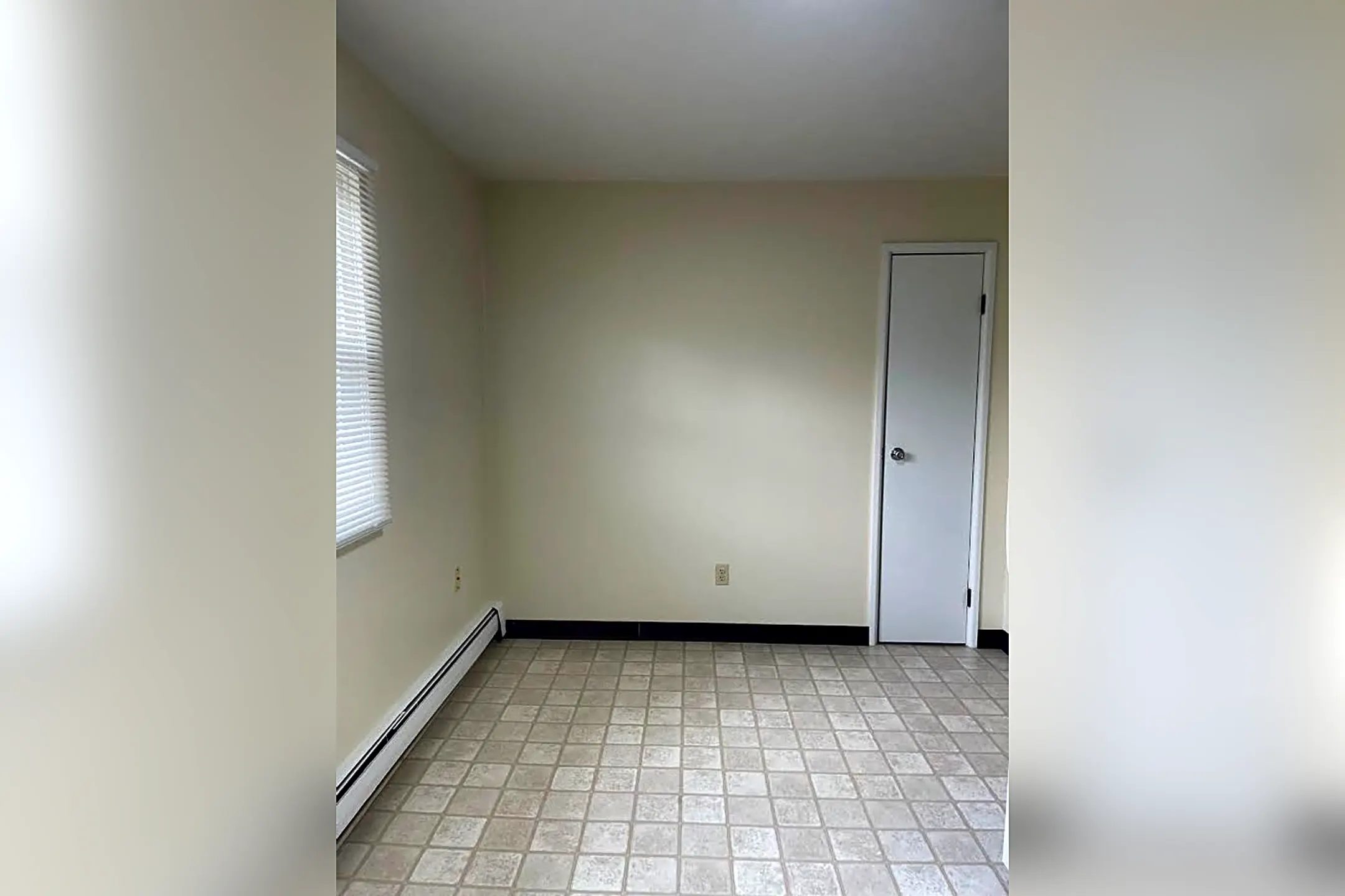 340 Maplewood Dr Houses Cortland, OH 44410