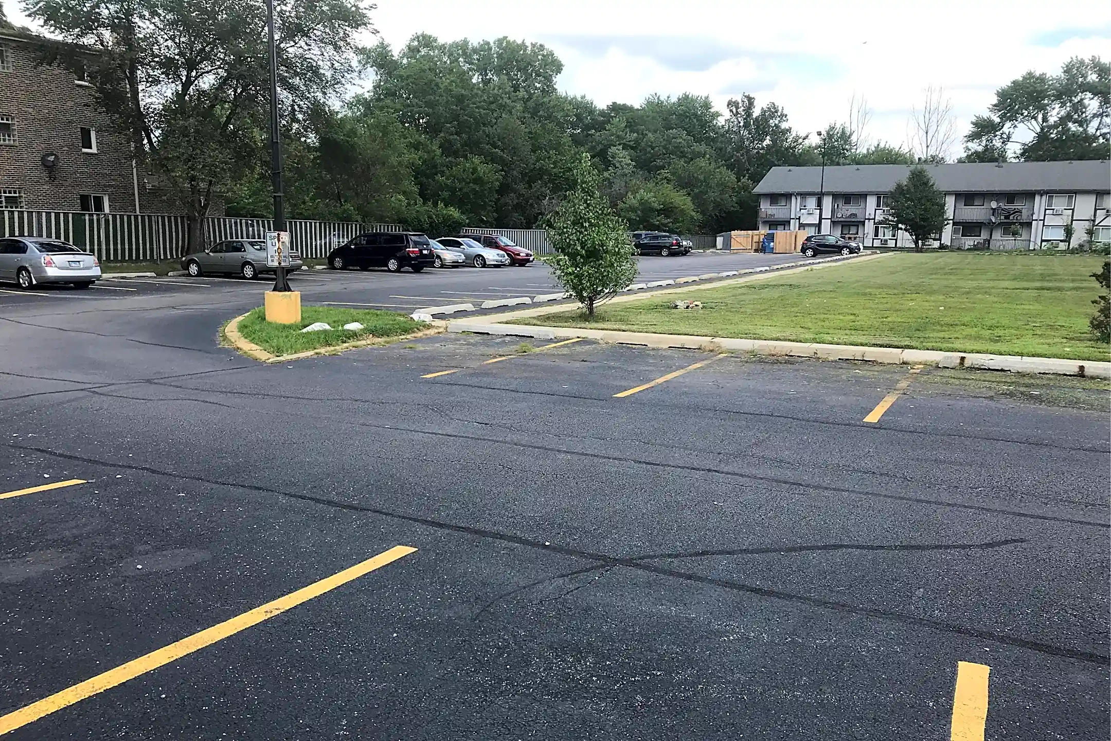 Pool - Leclaire Station Apartments - Oak Forest, IL