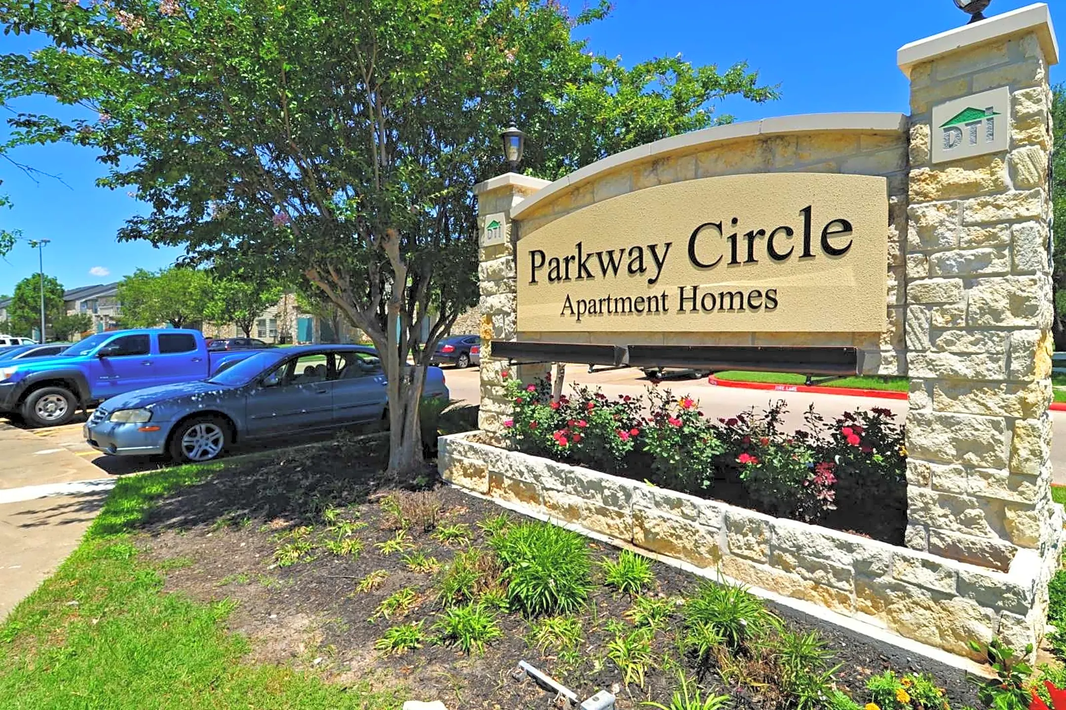 Community Signage - Parkway Circle Apartments - College Station, TX