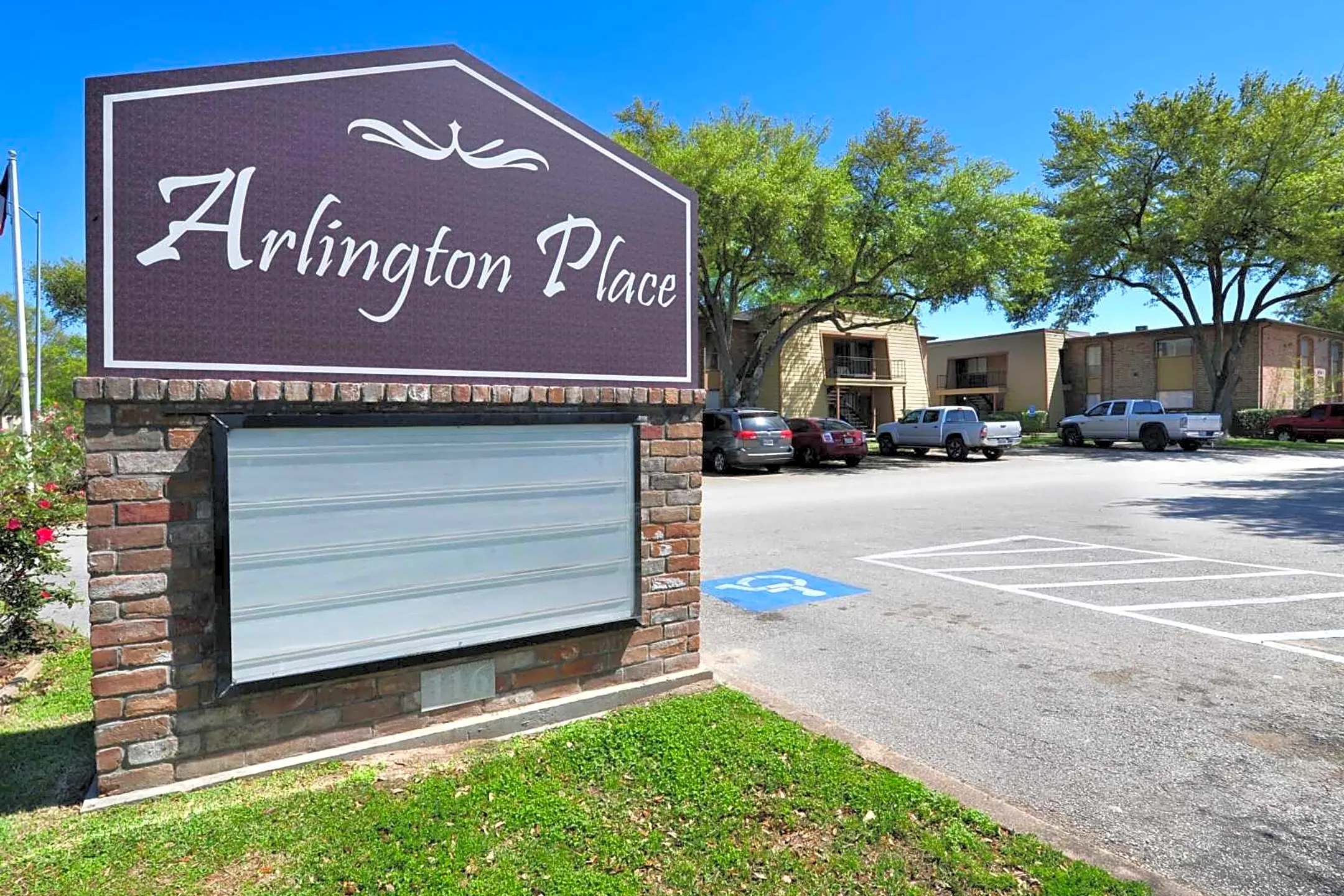 Community Signage - Arlington Place - Houston, TX