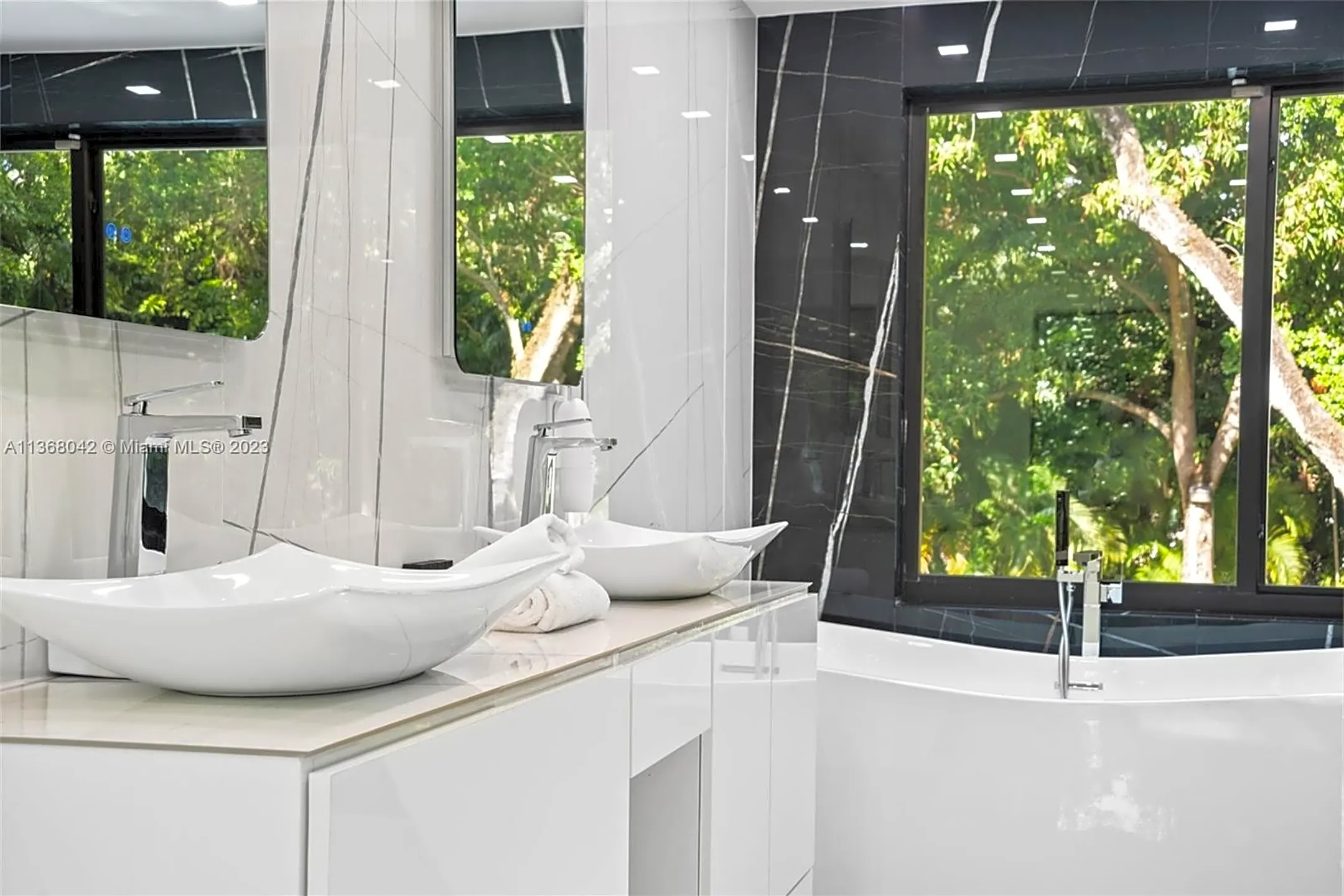 Bathroom - 18940 NE 22nd Ave #NA - Miami, FL