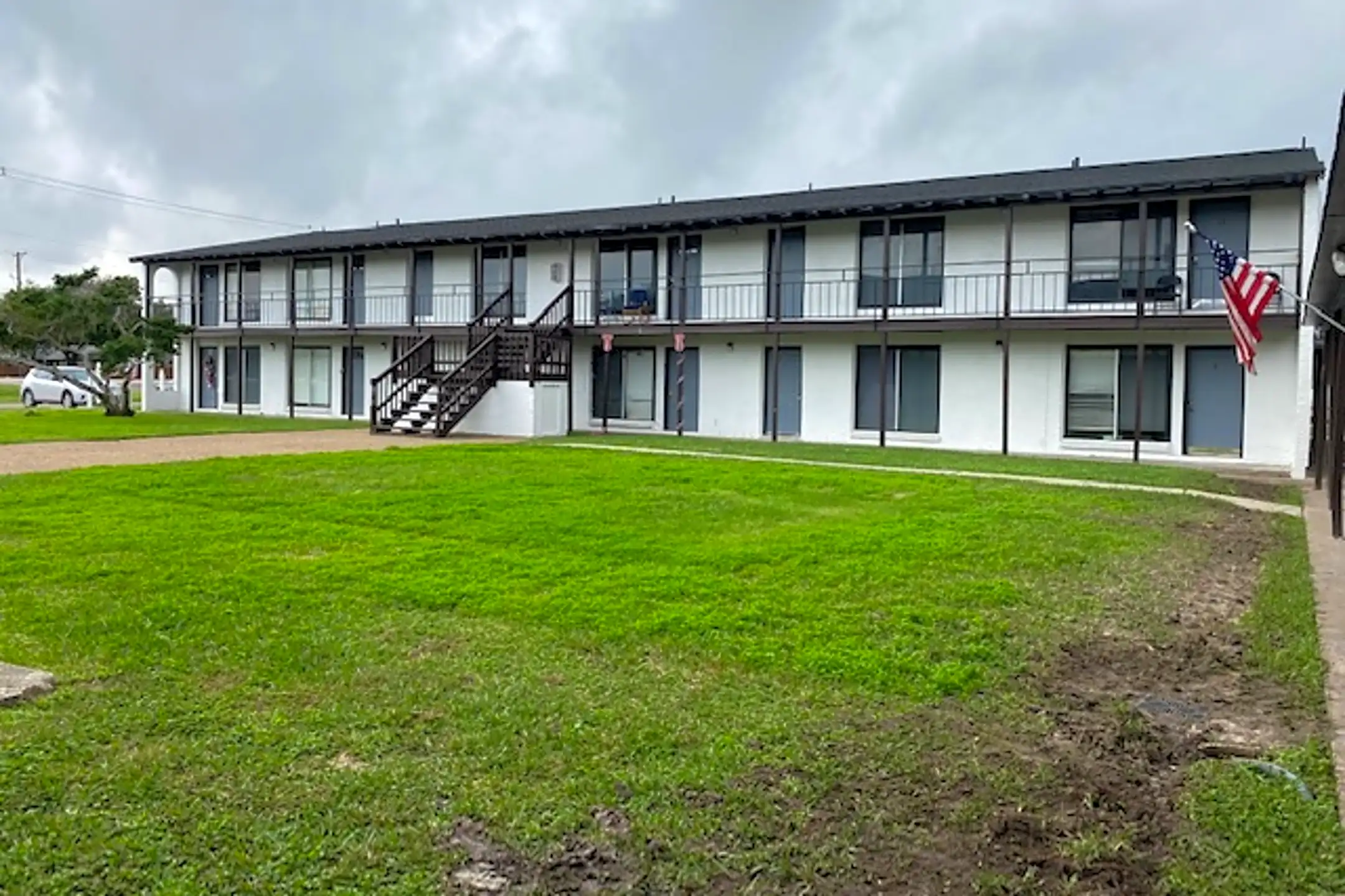 Building - Spanish Oaks - Sinton, TX