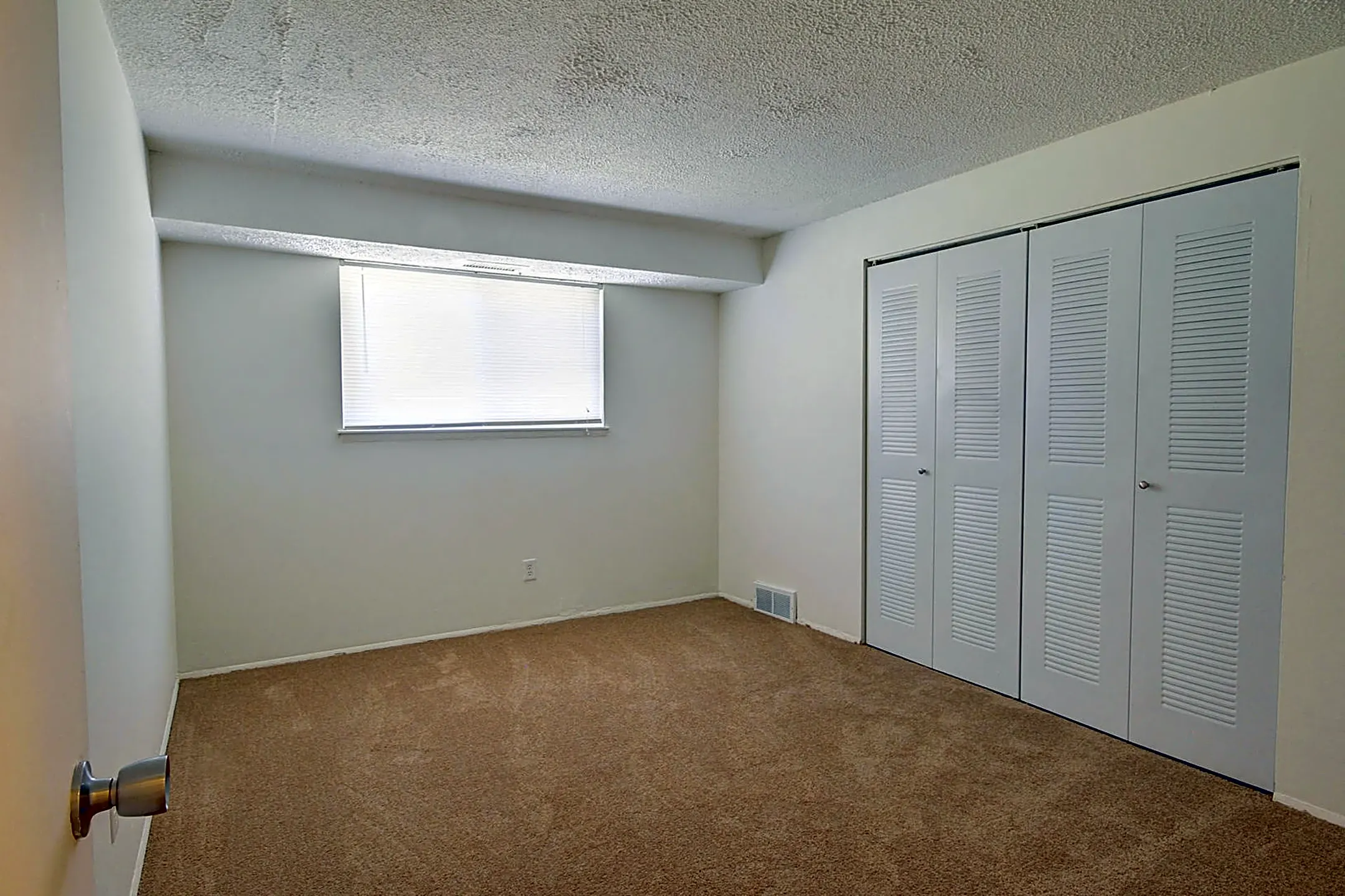 Royalton Greens 18572 Royalton Rd Strongsville, OH Apartments for