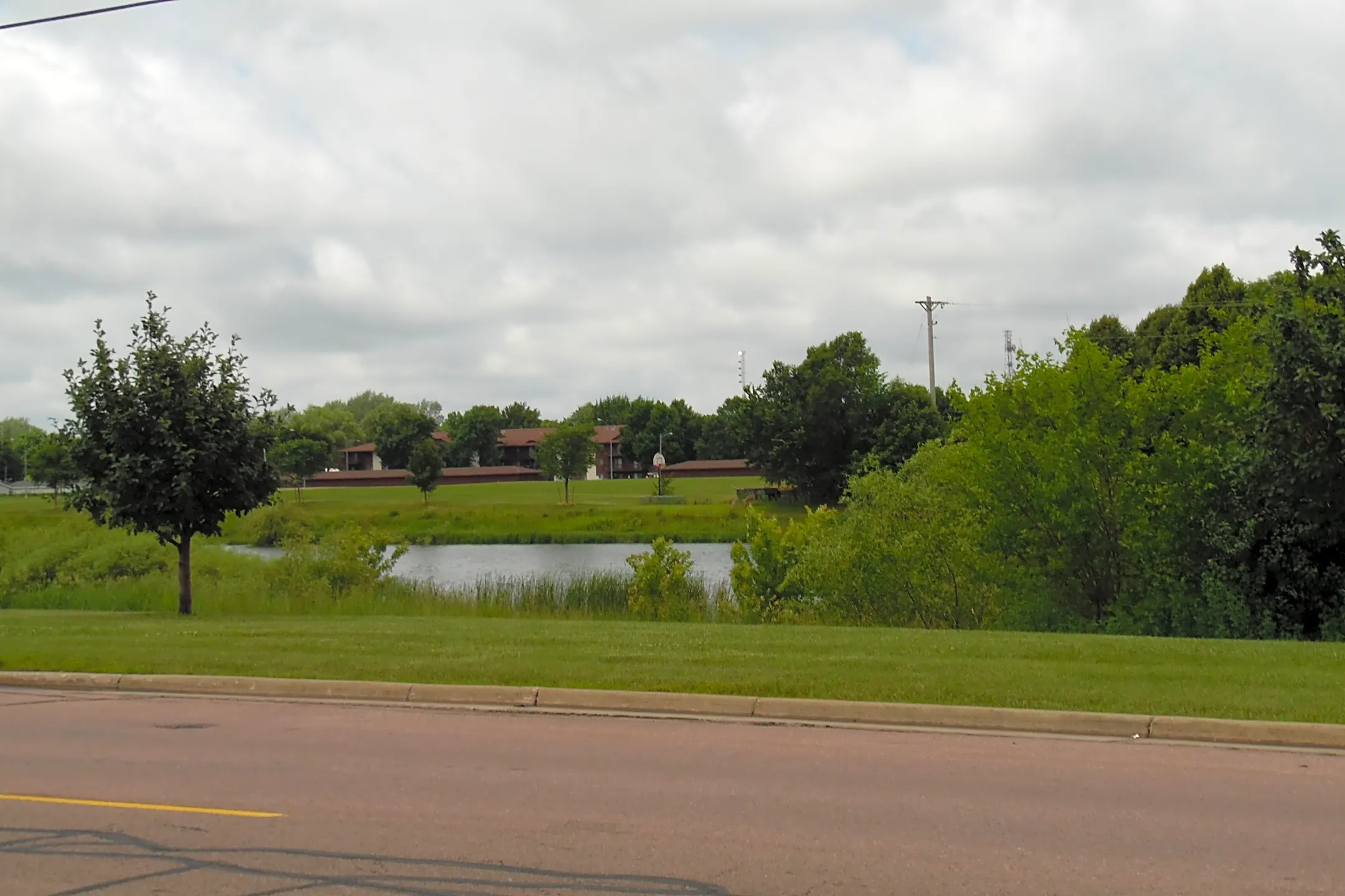 Sandy Creek Apartments 320 N Western Ave Sioux Falls, SD Apartments