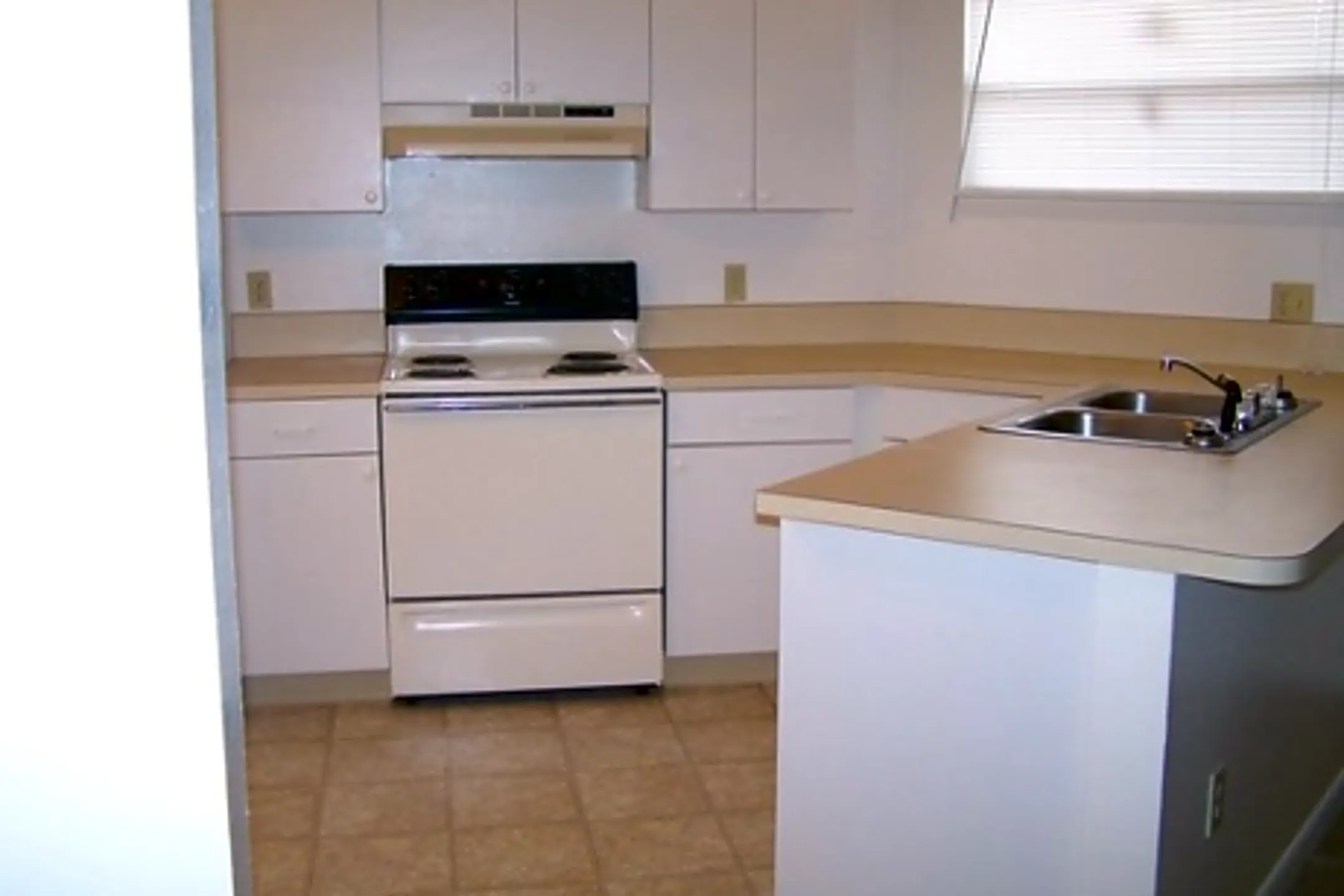 Villas at Pine Hills 5249 Champagne Cir Orlando, FL Houses for Rent