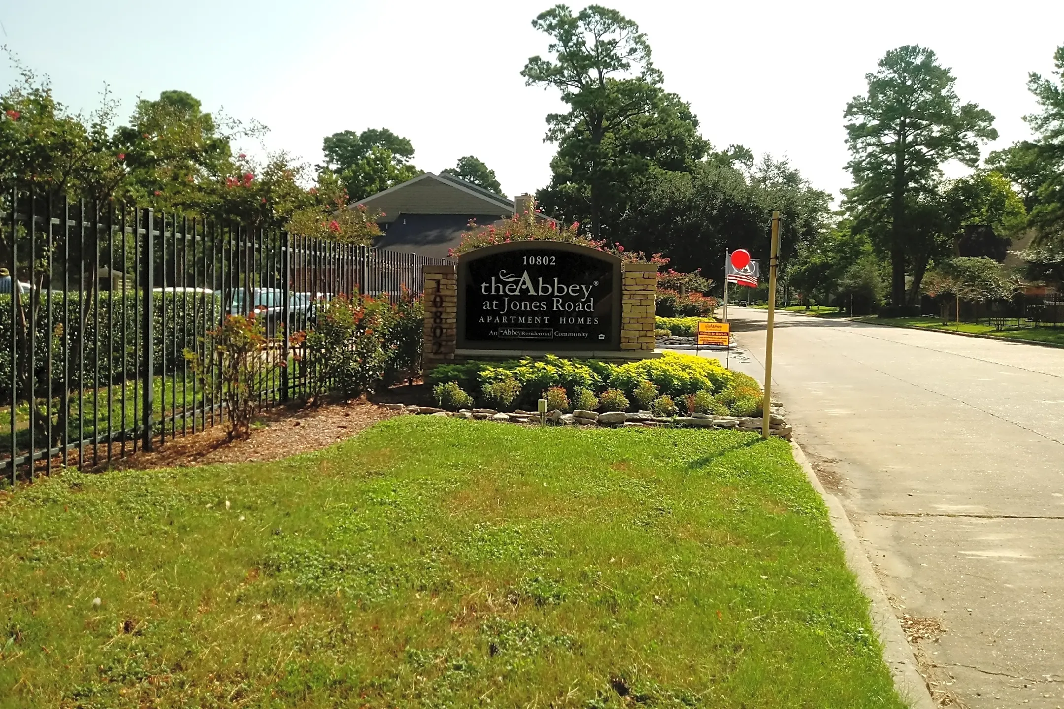 The Abbey at Jones Road - 10802 Greencreek Dr | Houston, TX Apartments ...