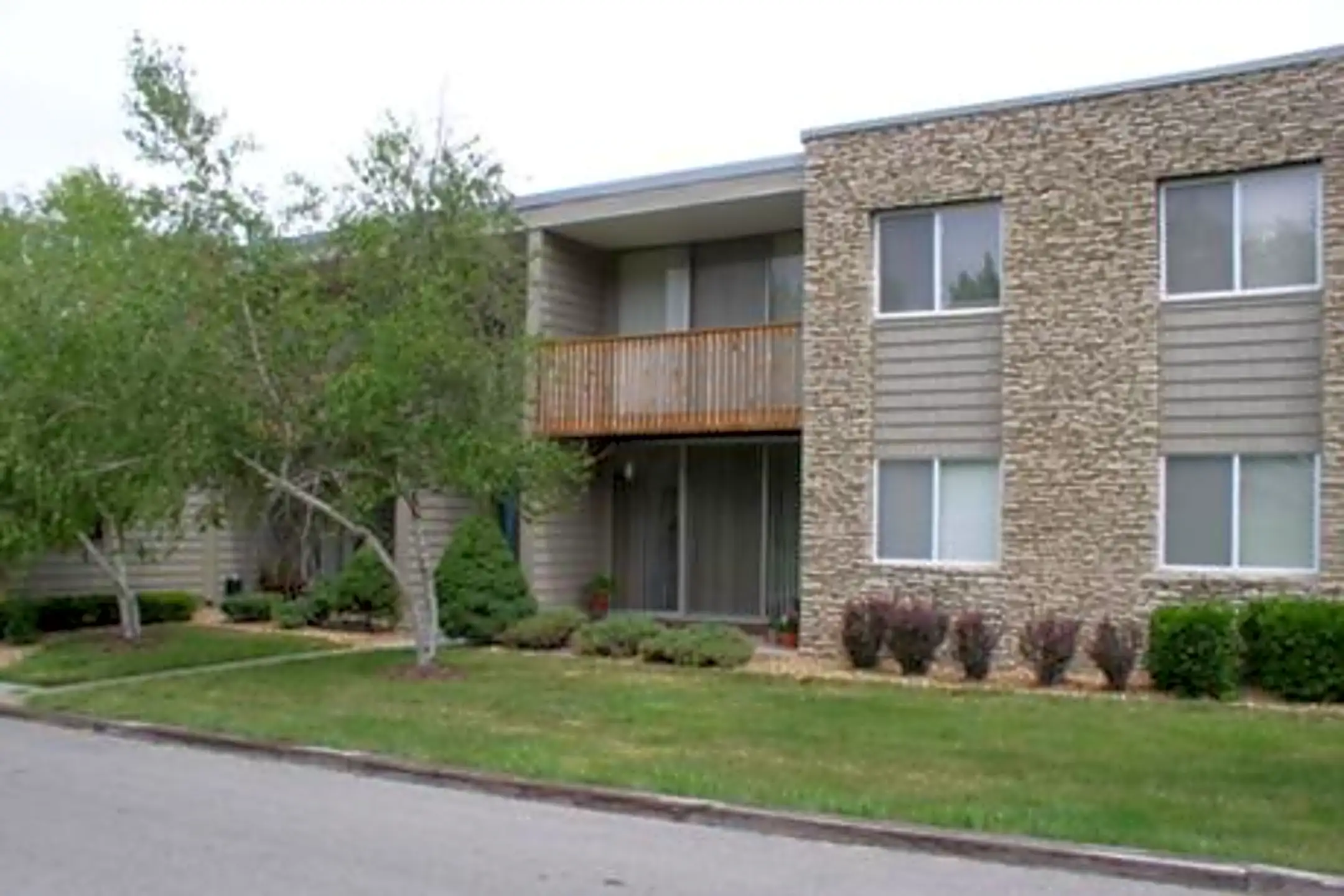 Crown Heights 450 NE 68th St Kansas City, MO Apartments for Rent