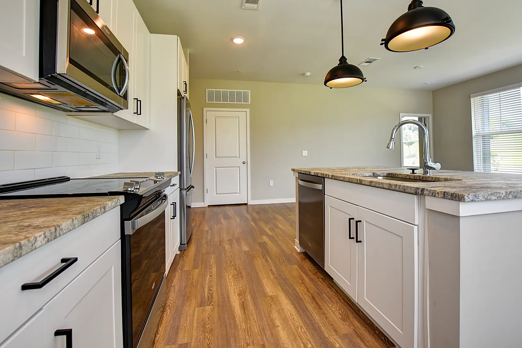 Kitchen - Laurel at Dry Creek - Huntsville, AL