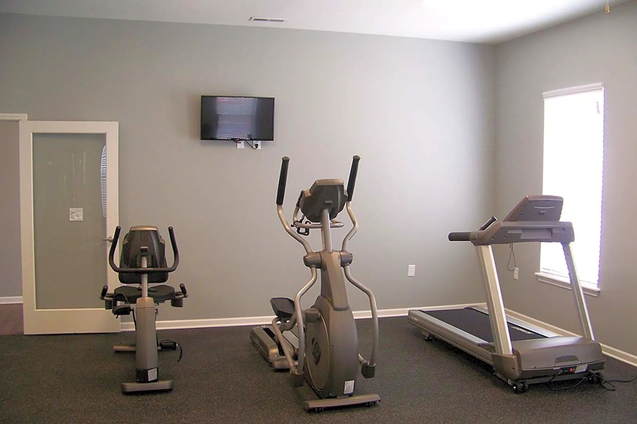 Fitness Weight Room - Oak Grove Crossing Luxury Apartment Homes - Newburgh, IN