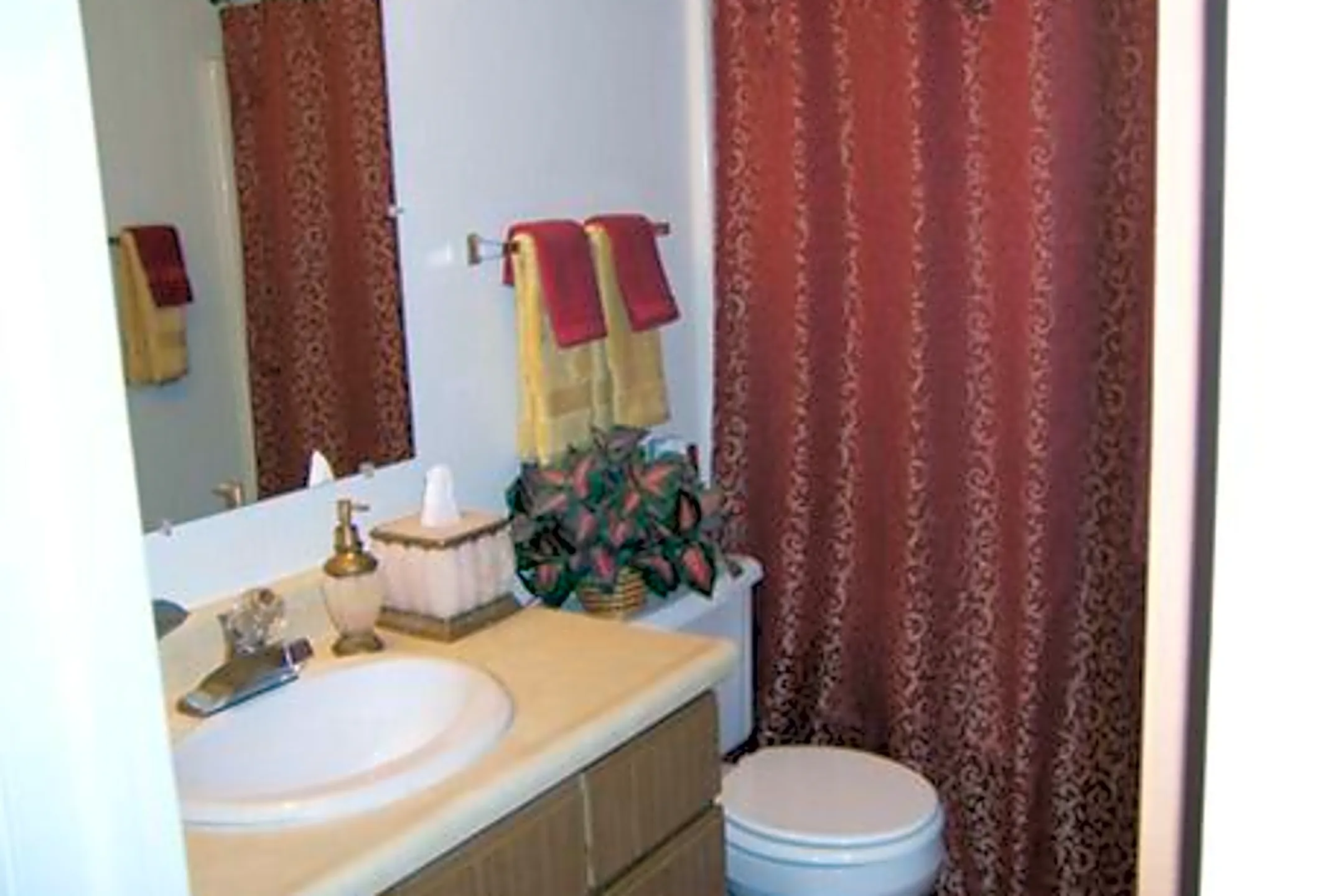 Whispering Pines Apartments 13645 Westwood Ln Holland, MI