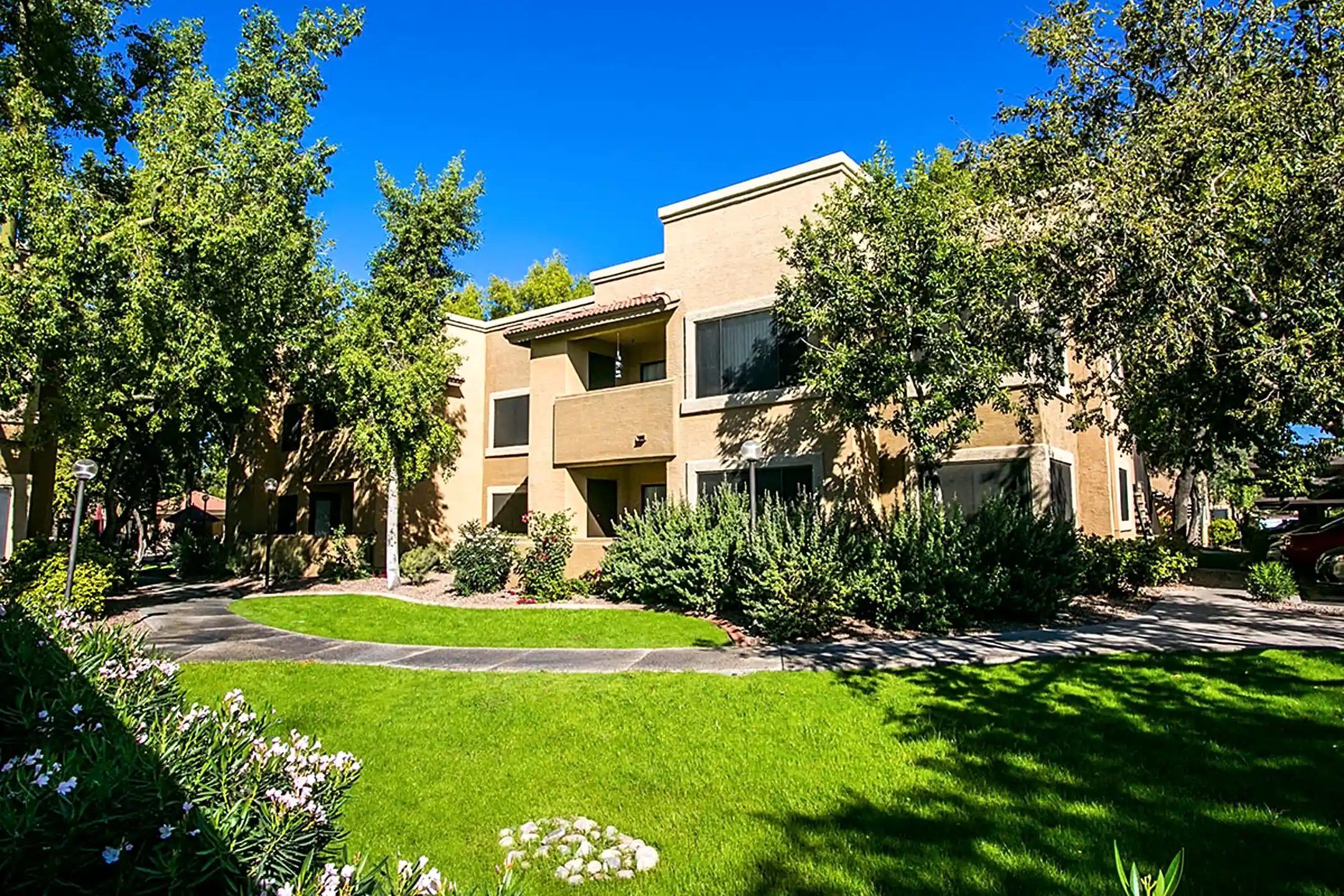 Towne Square Apartments 500 N Metro Blvd Chandler, AZ Apartments