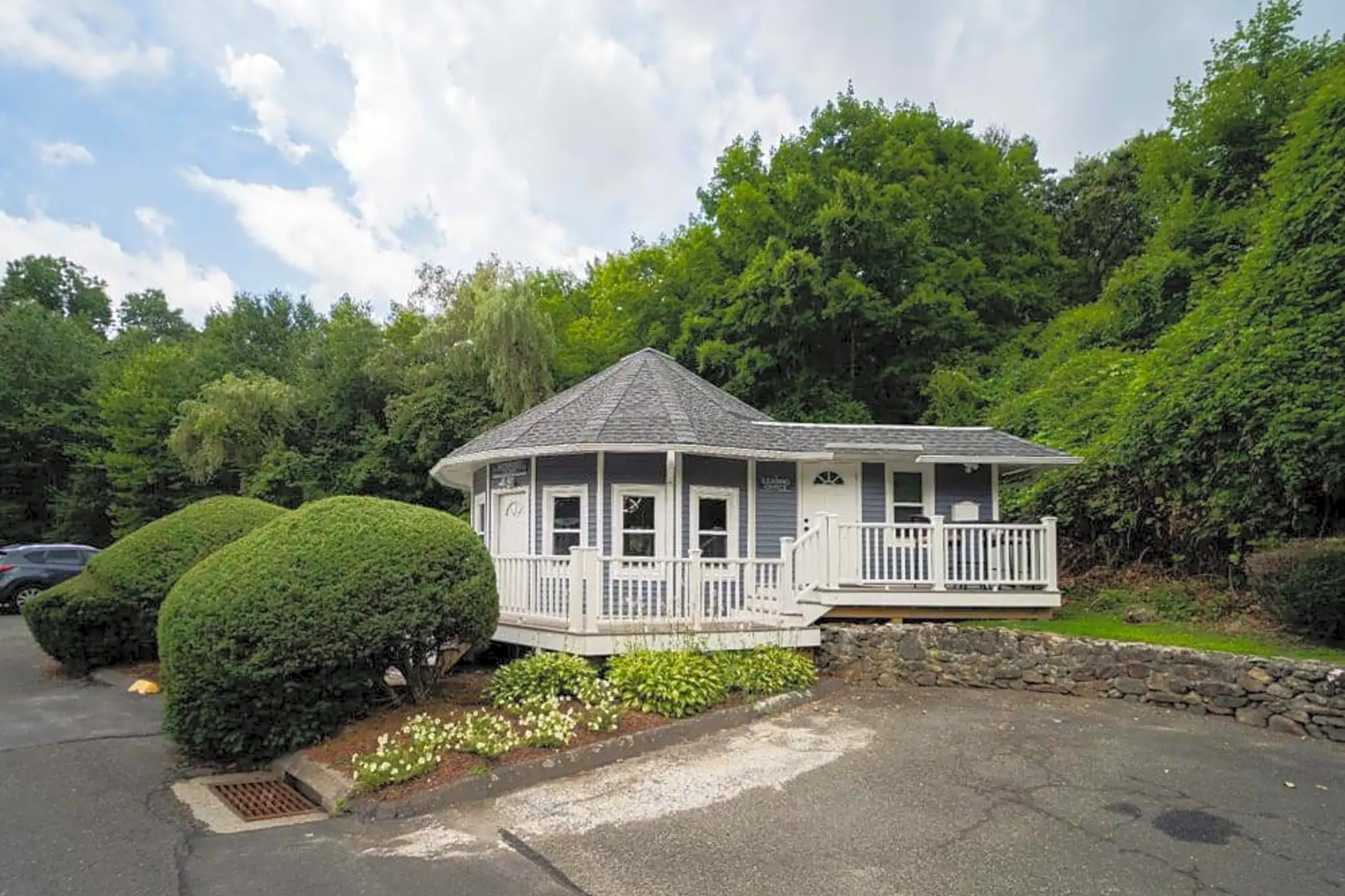 Woodbury Knoll Apartments Woodbury, CT 06798