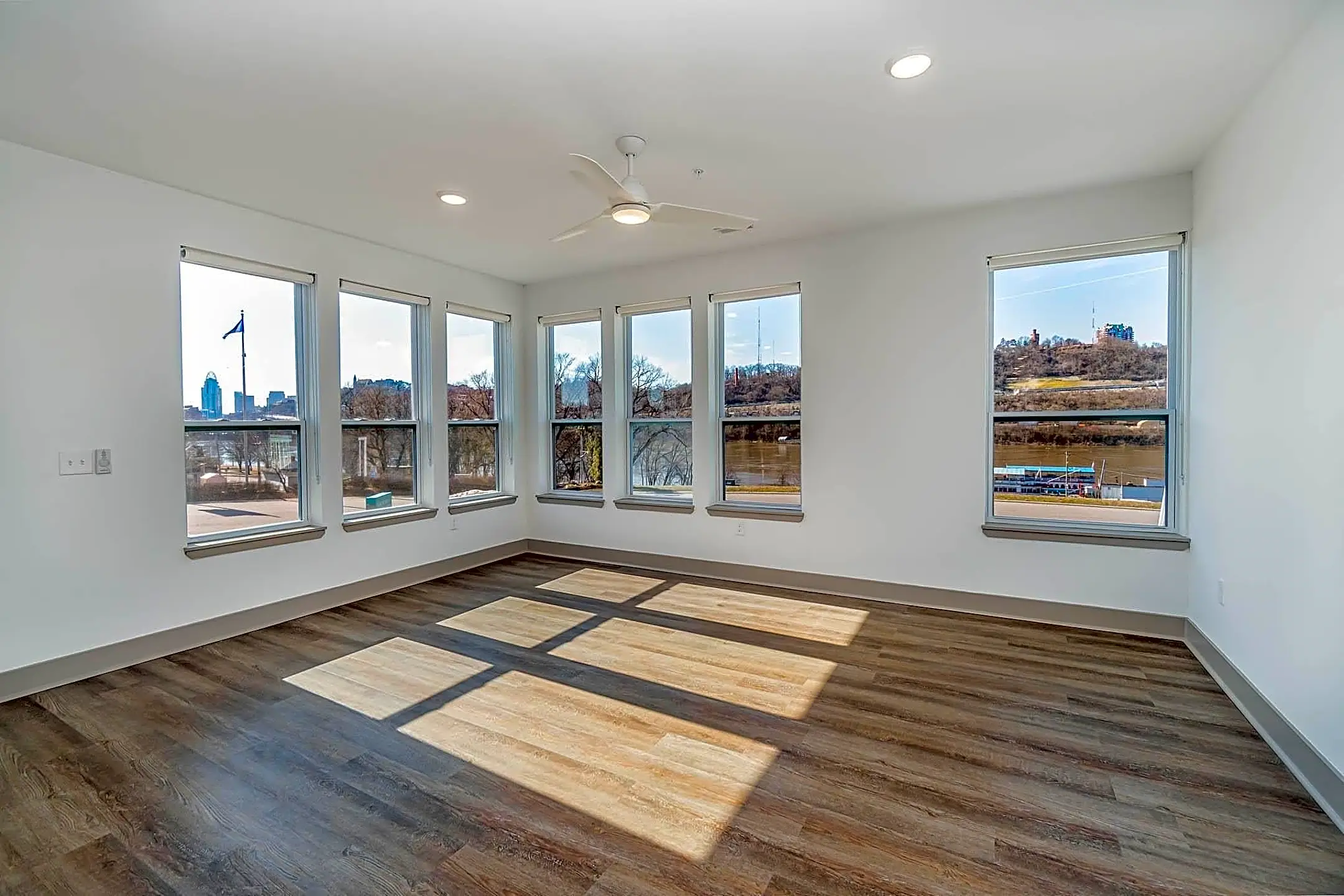 284 Manhattan Blvd Houses Dayton, KY 41074