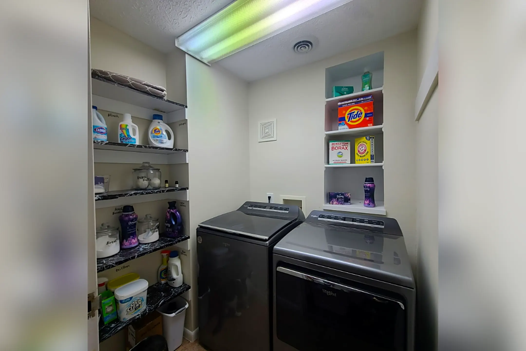 Kitchen - 1962 West Alex Bell Road - Dayton, OH