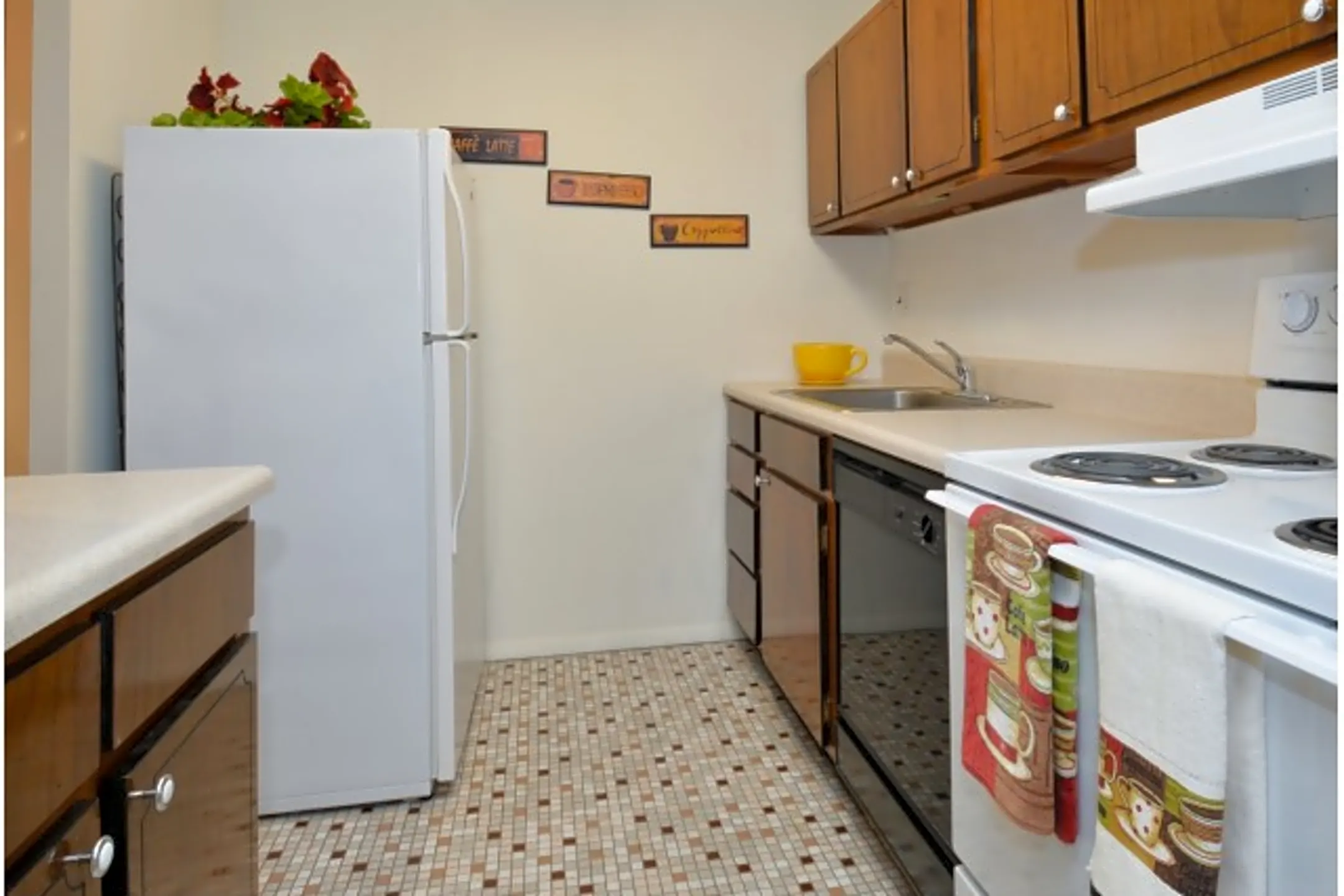 Lansdowne Towers Apartments 772 East Providence Road, Suite B90