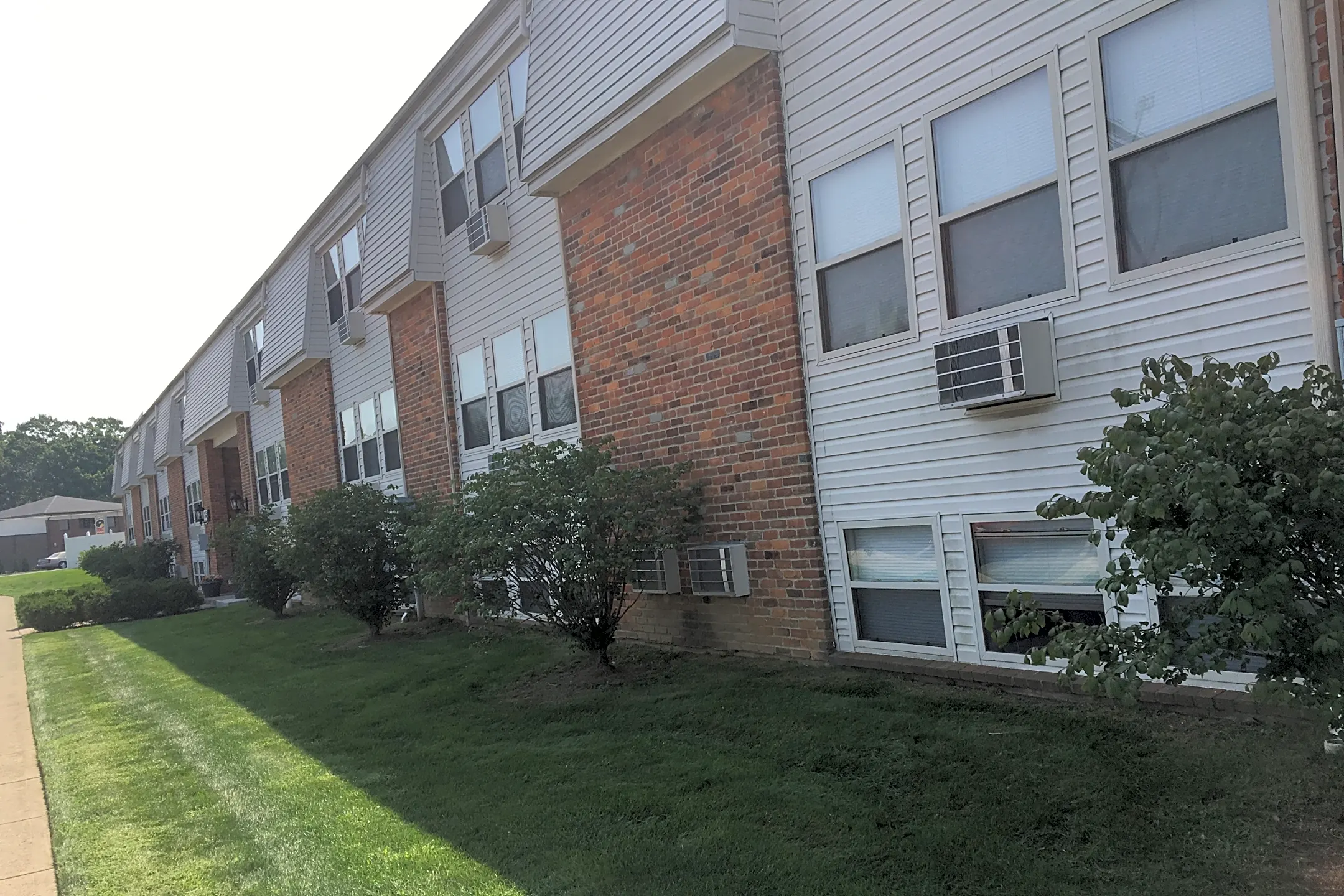 Colonial Court 1431 Wilmington Ave Dayton OH Apartments for Rent