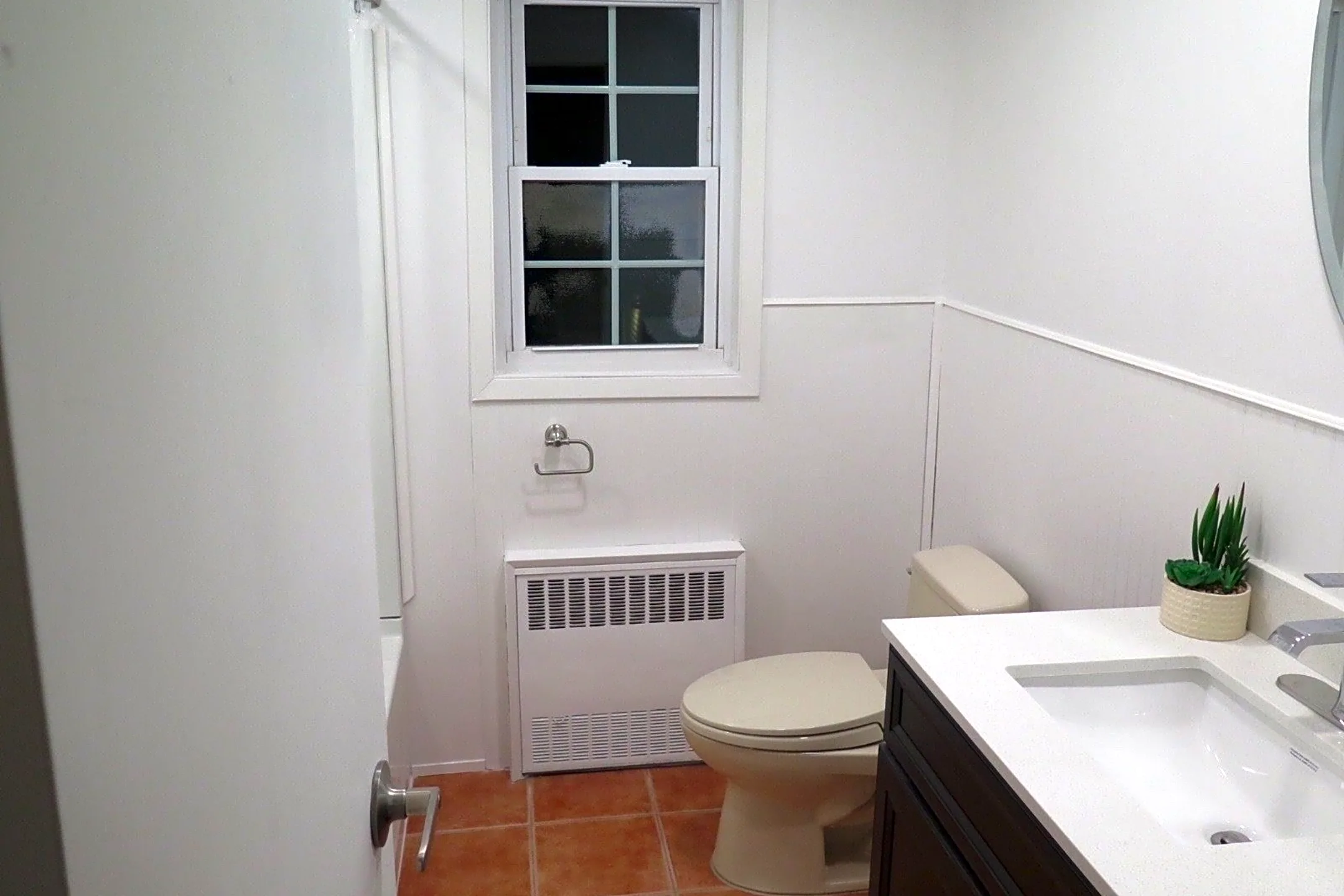 690 E Meadow Ave Apartments East Meadow, NY 11554