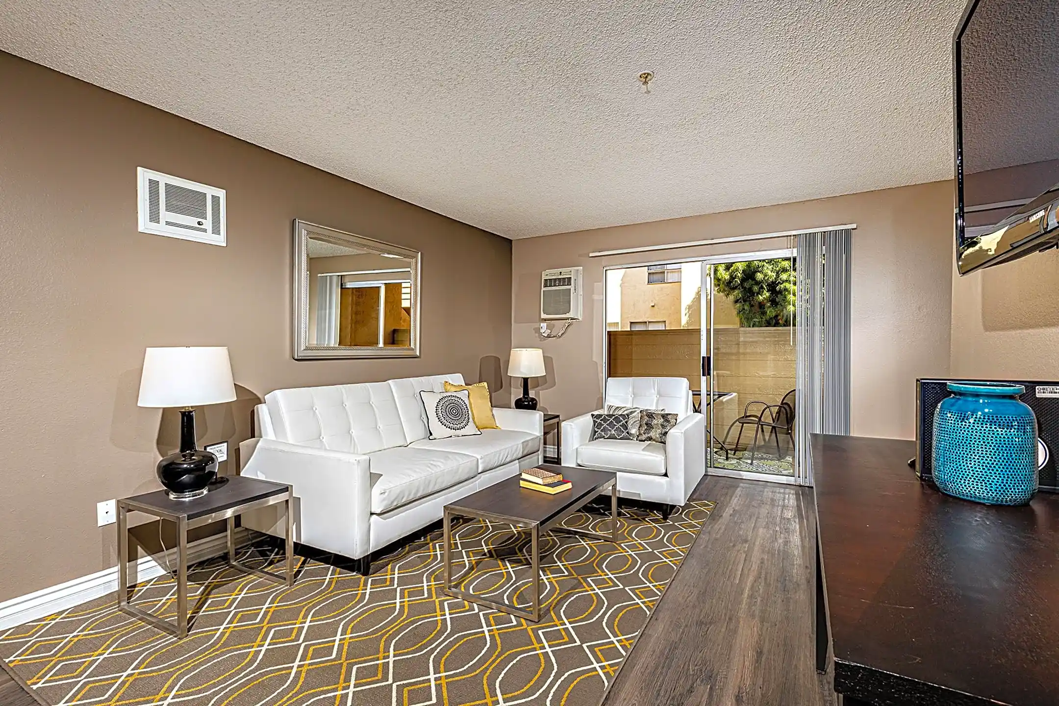 Mariposa Apartments Vista, CA 92083