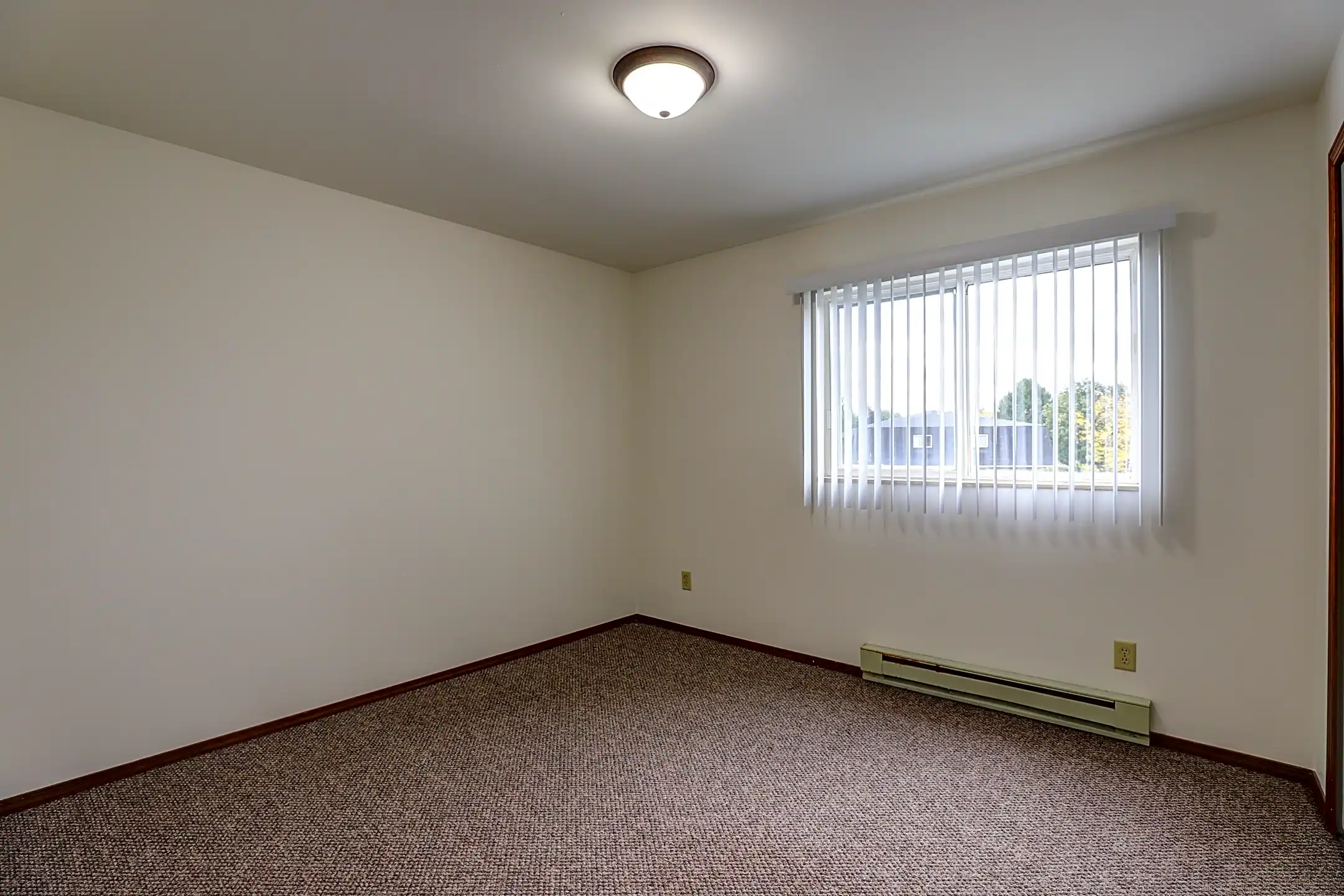 Silver Creek Apartments 11883 Silver Creek Dr Birch Run, MI for