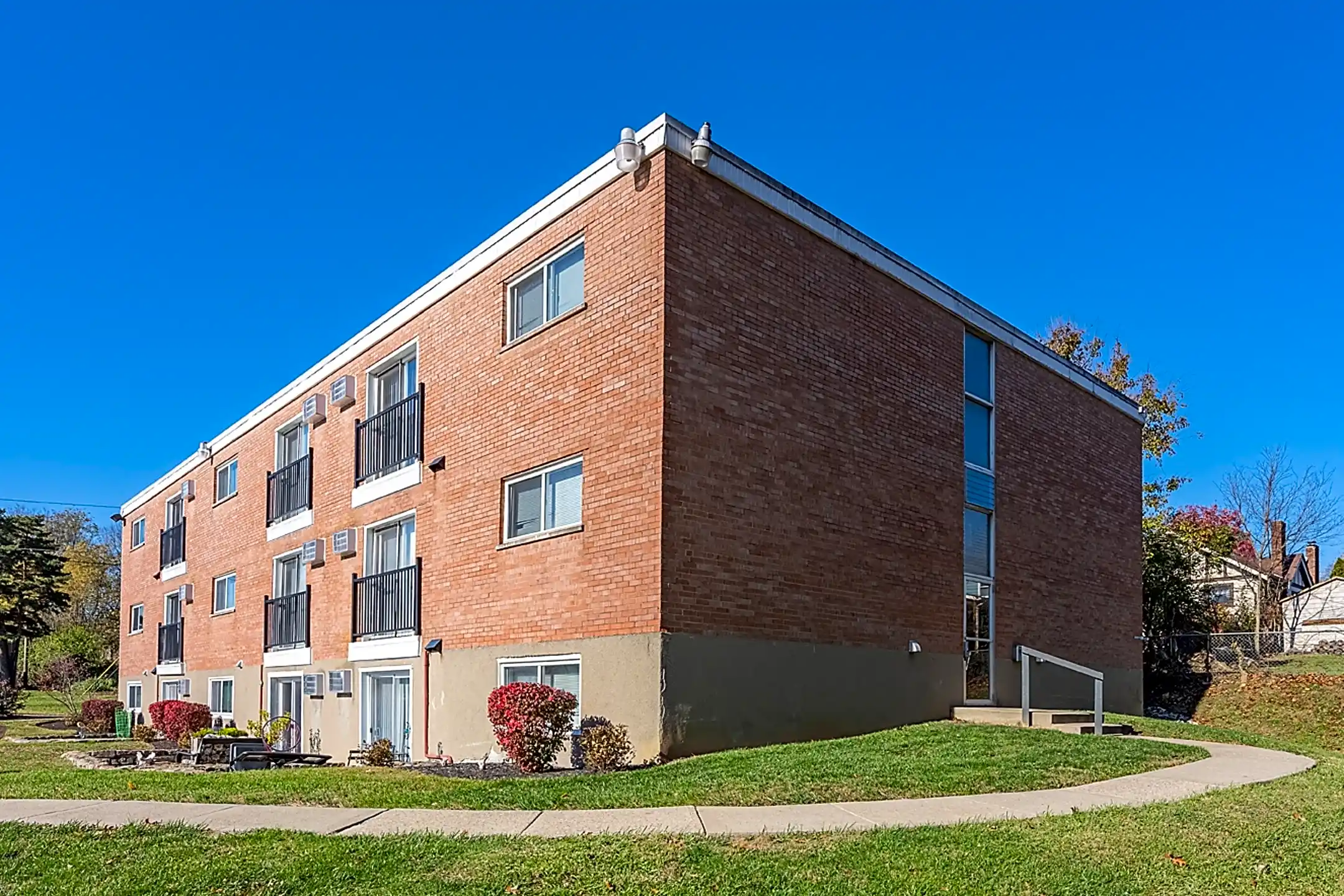 Building - Cincinnati Premier Living - Cincinnati, OH