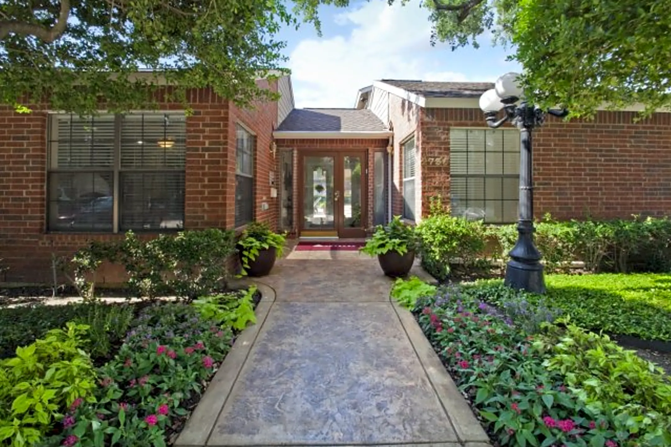 Amberly Village Townhomes - 2735 N Garland Ave | Garland, TX Apartments ...