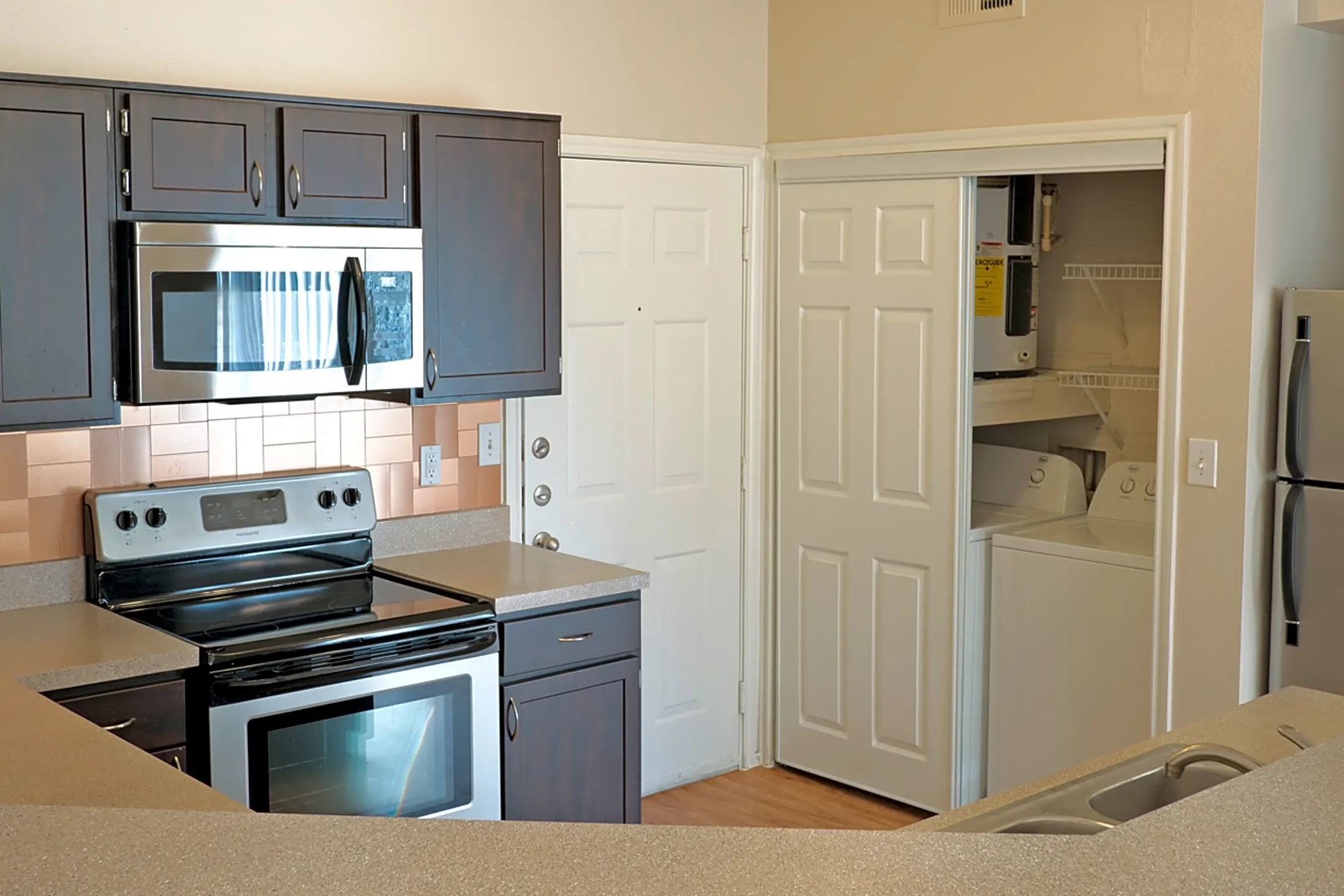 Kitchen - Montgomery Apartments - Irving, TX