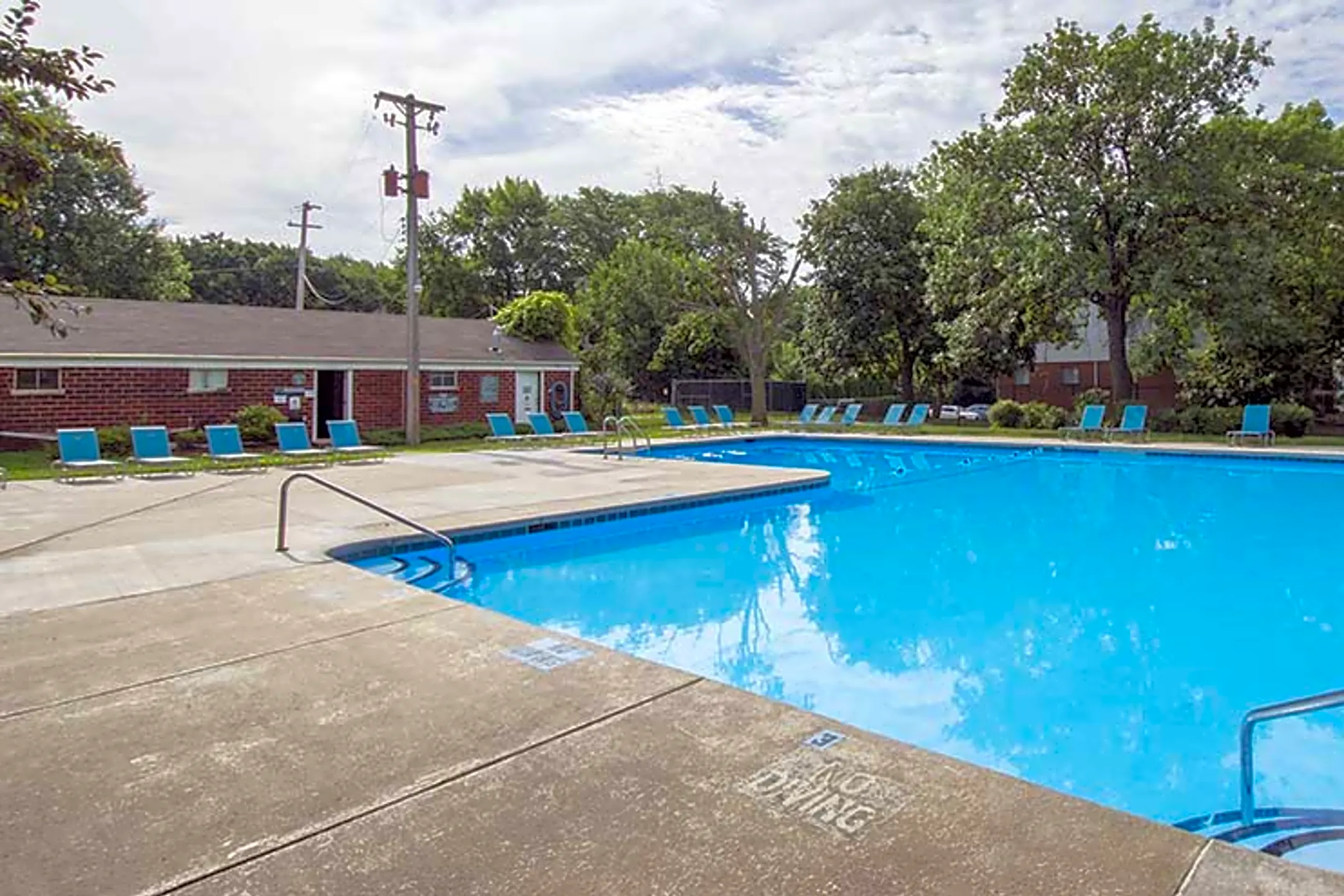 Wakonda Village Apartments - Des Moines, IA 50315 