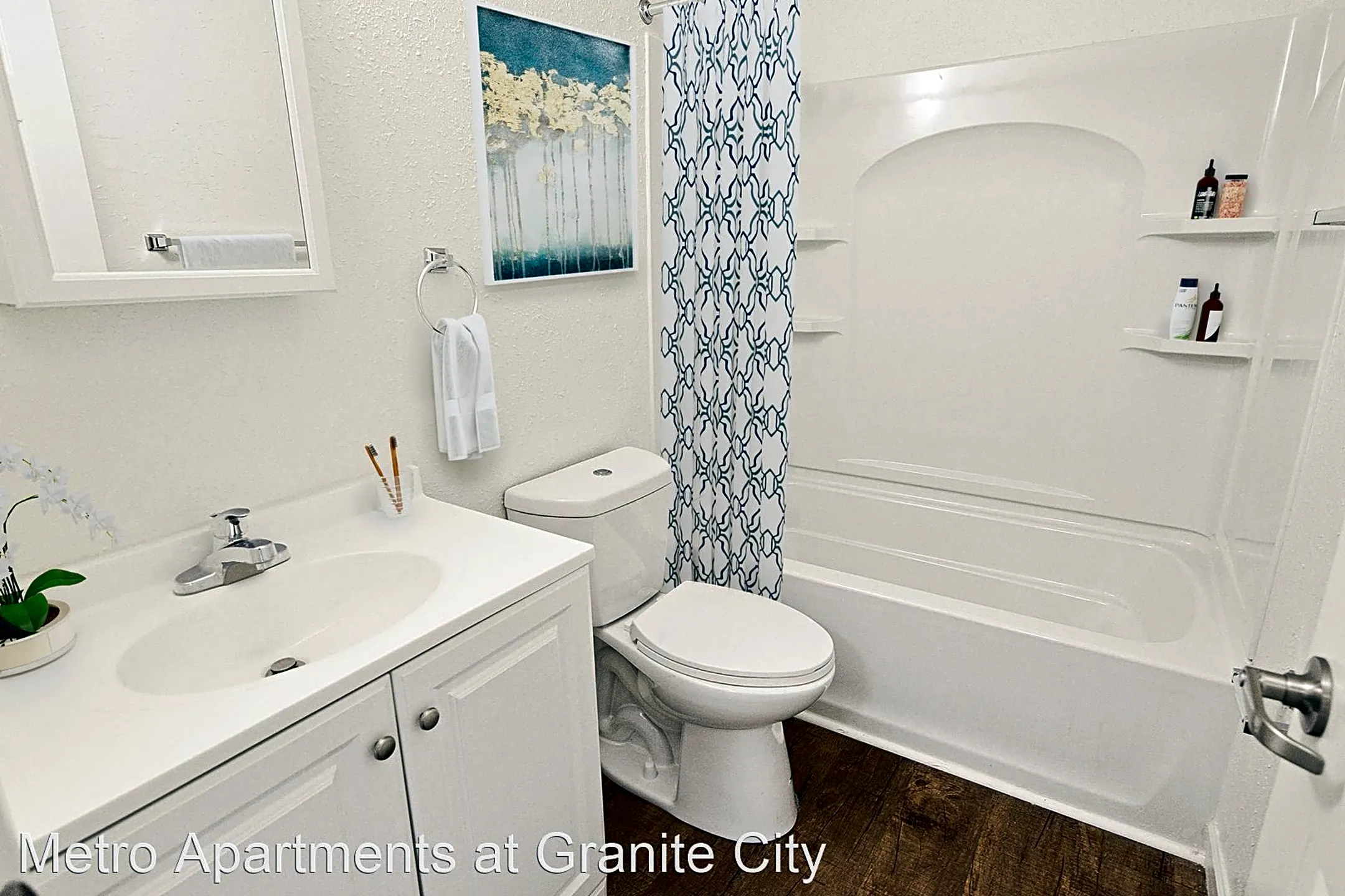 Bathroom - Metro Apartments at Granite City - Granite City, IL