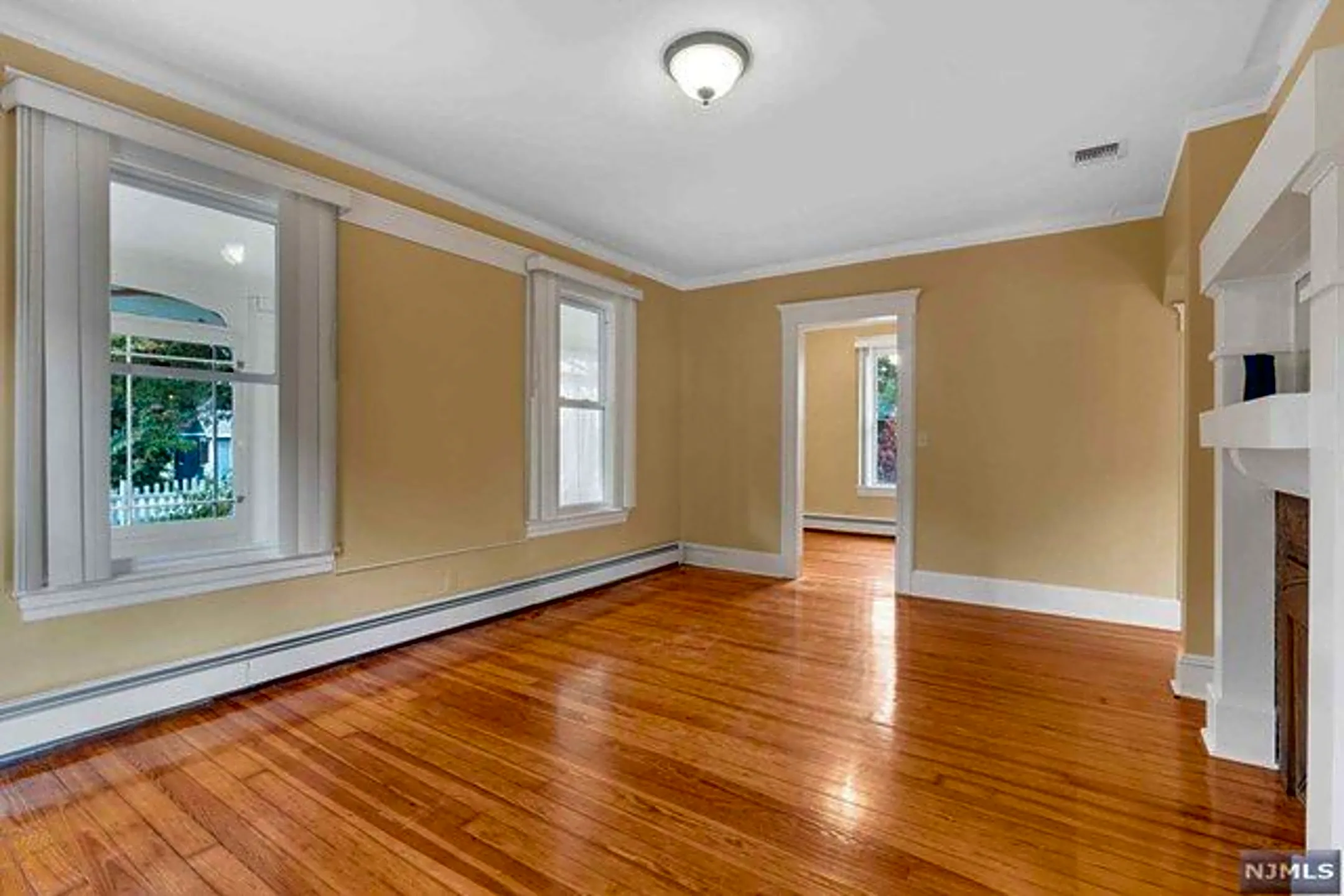 Living Room - 16 N Farview Ave - Paramus, NJ