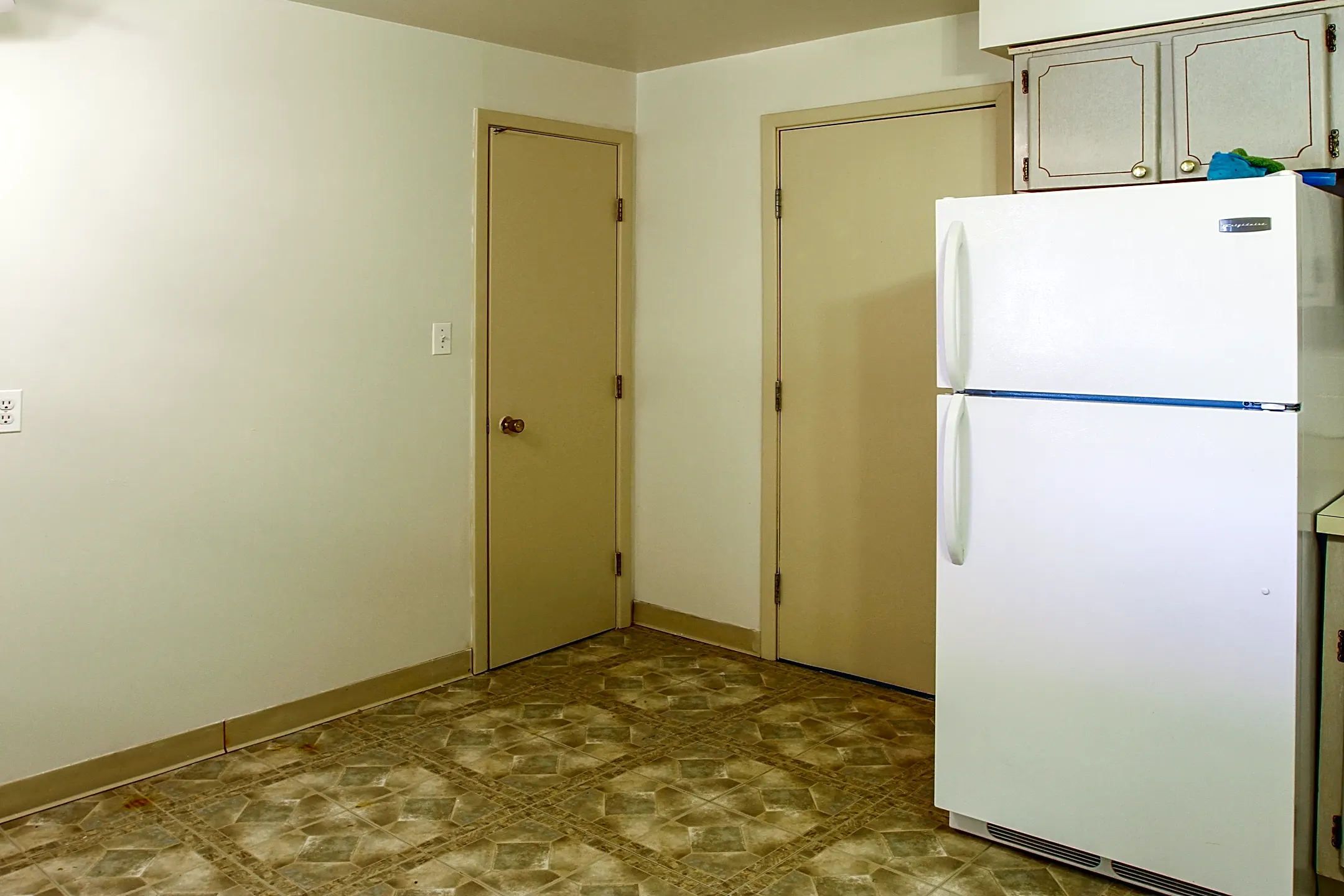 Mayland Towers Apartments Cleveland, OH 44124